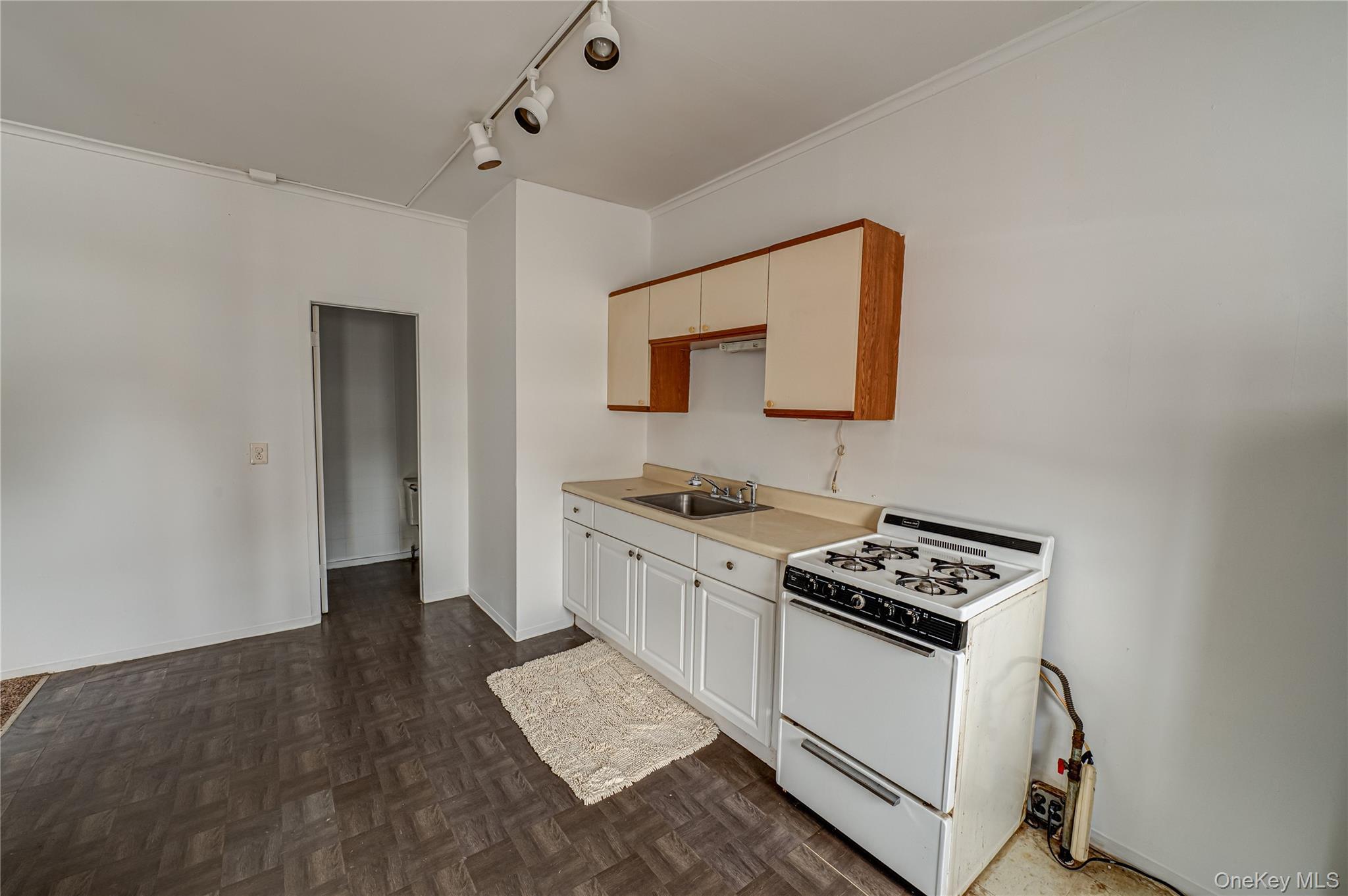 Single Family 4th Suffolk County, NY 11706, MLS-884120-4