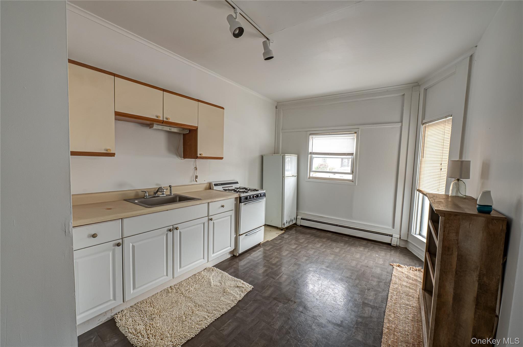 Single Family 4th Suffolk County, NY 11706, MLS-884120-6