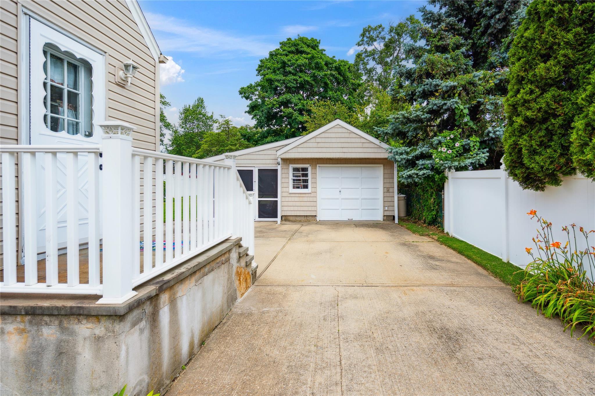 Single Family Vermont  Suffolk County, NY 11757, MLS-884132-19