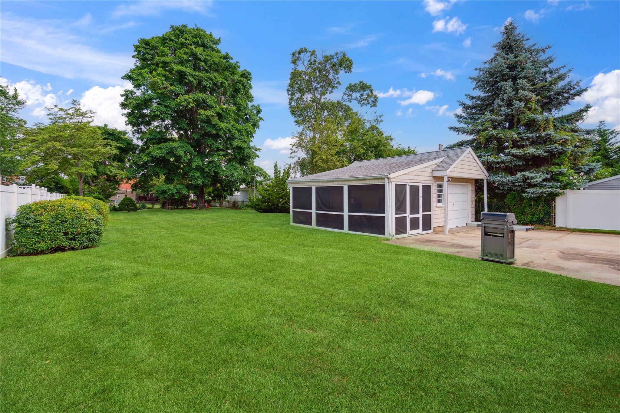 Single Family Vermont  Suffolk County, NY 11757, MLS-884132-24