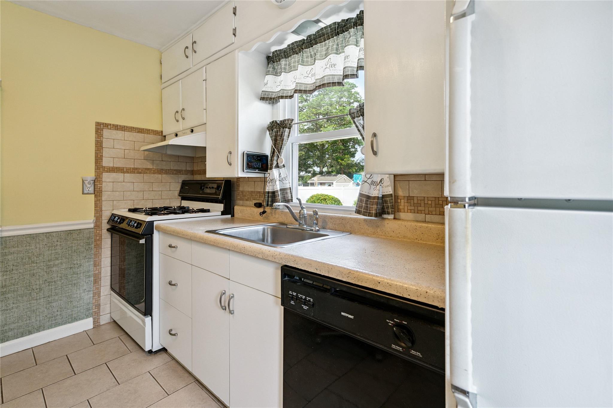 Single Family Vermont  Suffolk County, NY 11757, MLS-884132-6