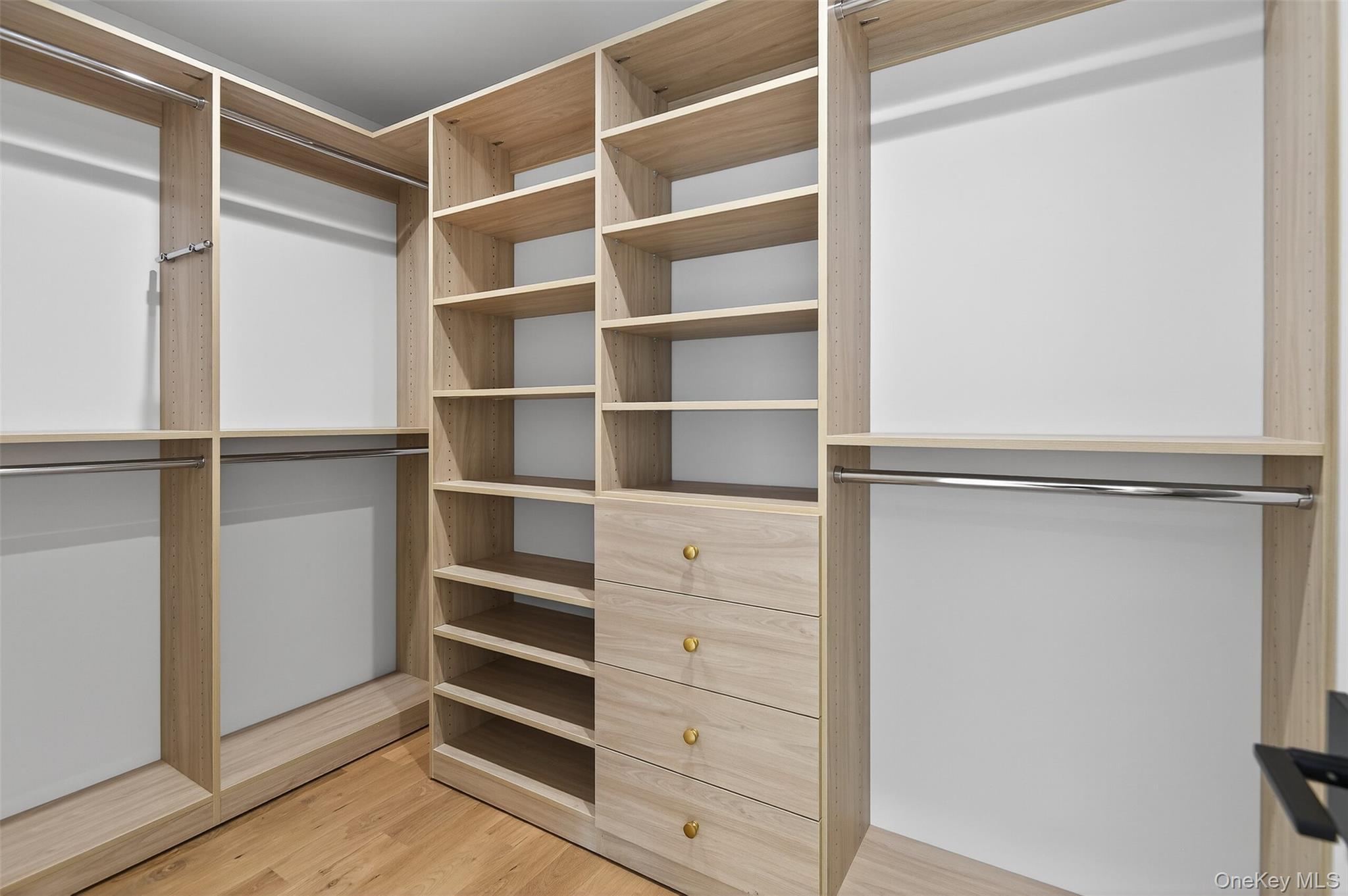 Single Family Pine Nassau County, NY 11791, MLS-884158-31