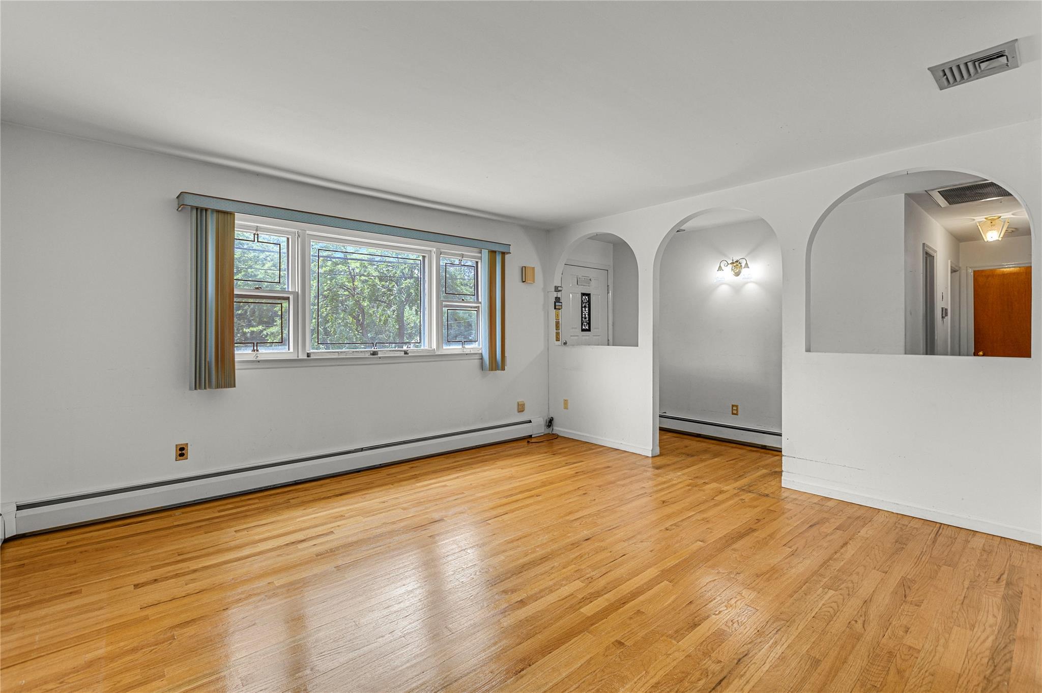 Single Family Pinelawn  Suffolk County, NY 11738, MLS-884165-4