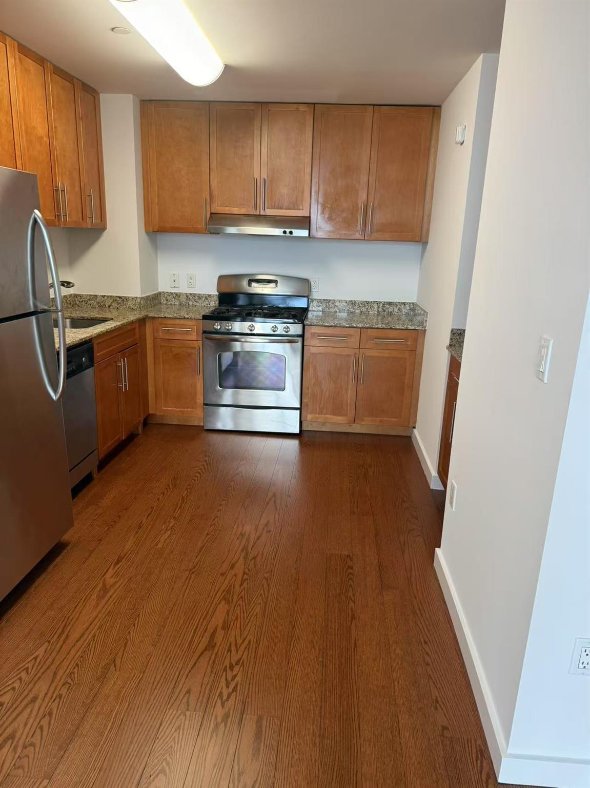 Condo College Point  Queens, NY 11355, MLS-884279-2