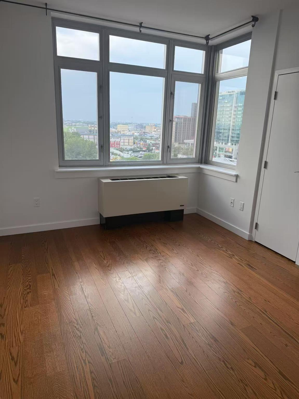 Condo College Point  Queens, NY 11355, MLS-884279-5