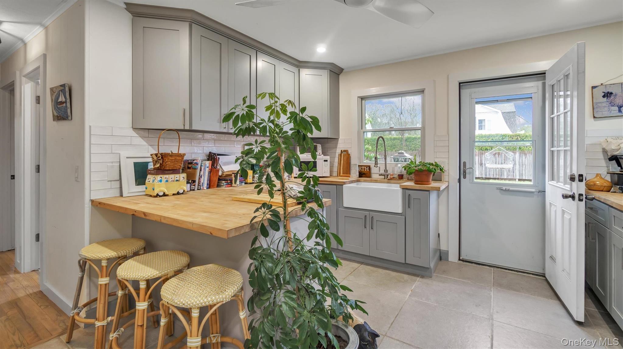 Single Family Church Suffolk County, NY 11901, MLS-884321-12