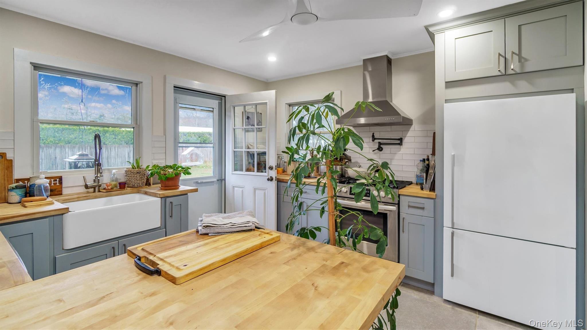 Single Family Church Suffolk County, NY 11901, MLS-884321-13