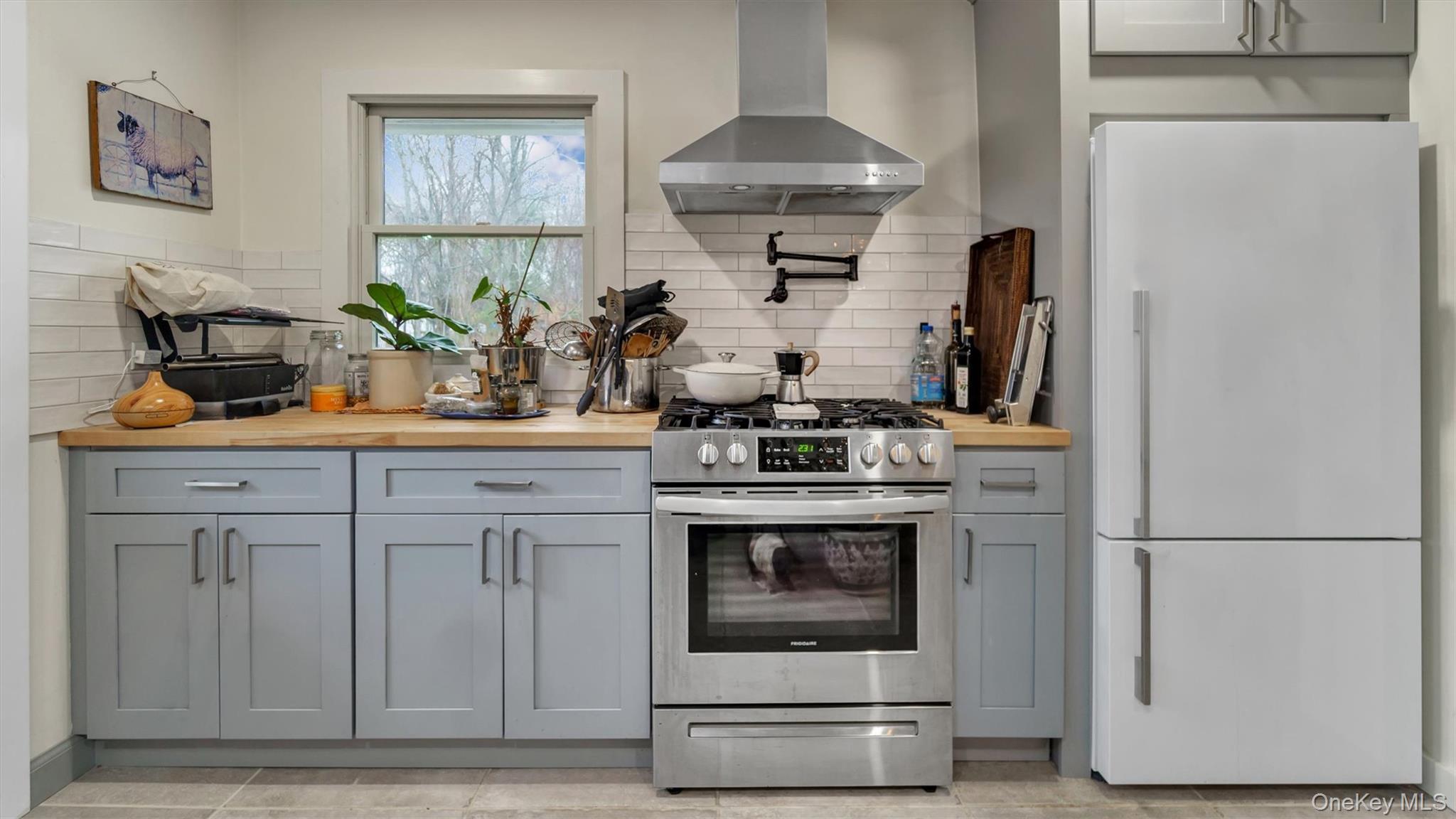 Single Family Church Suffolk County, NY 11901, MLS-884321-15