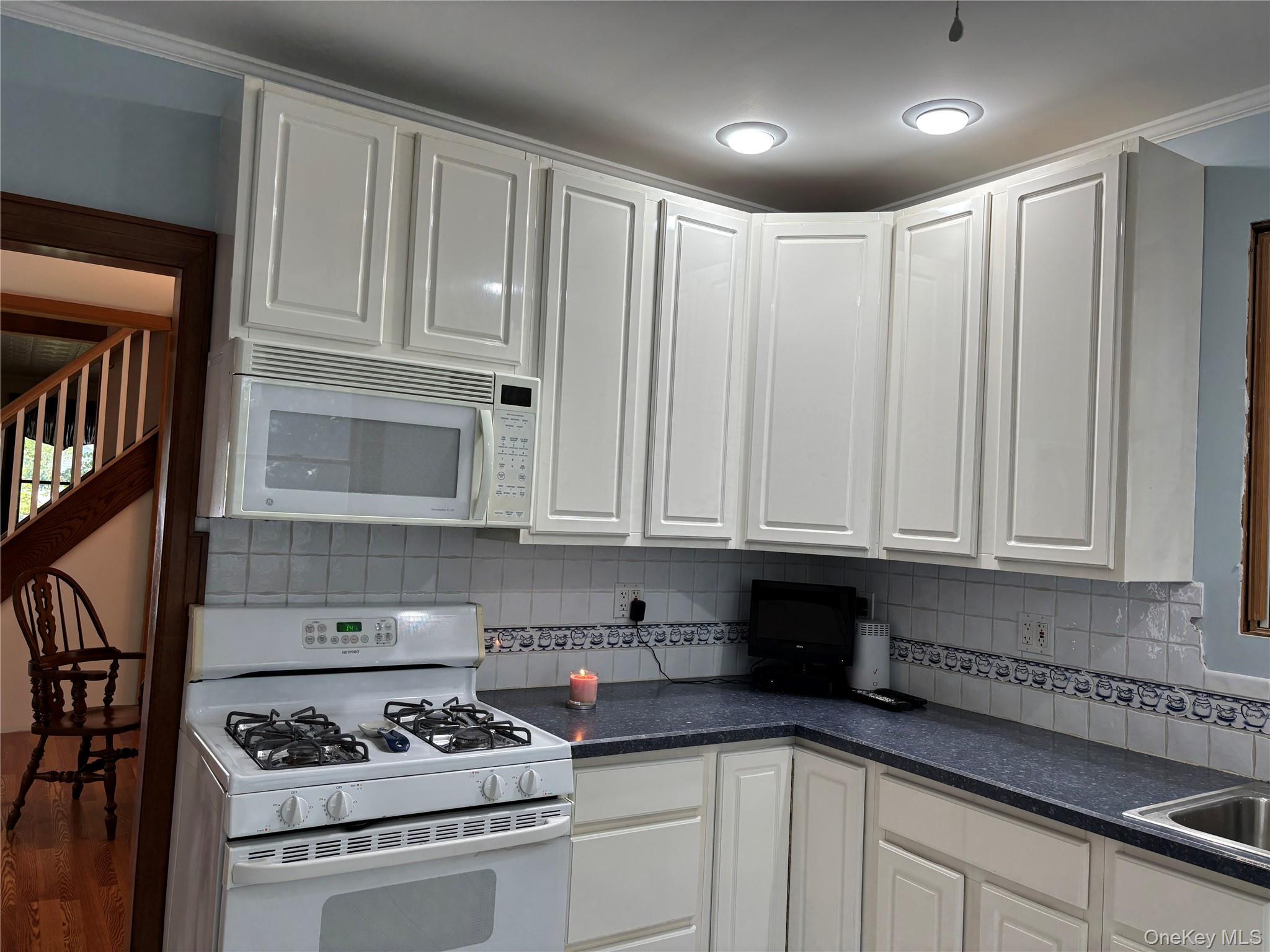 Single Family Walnut  Nassau County, NY 11563, MLS-884324-10