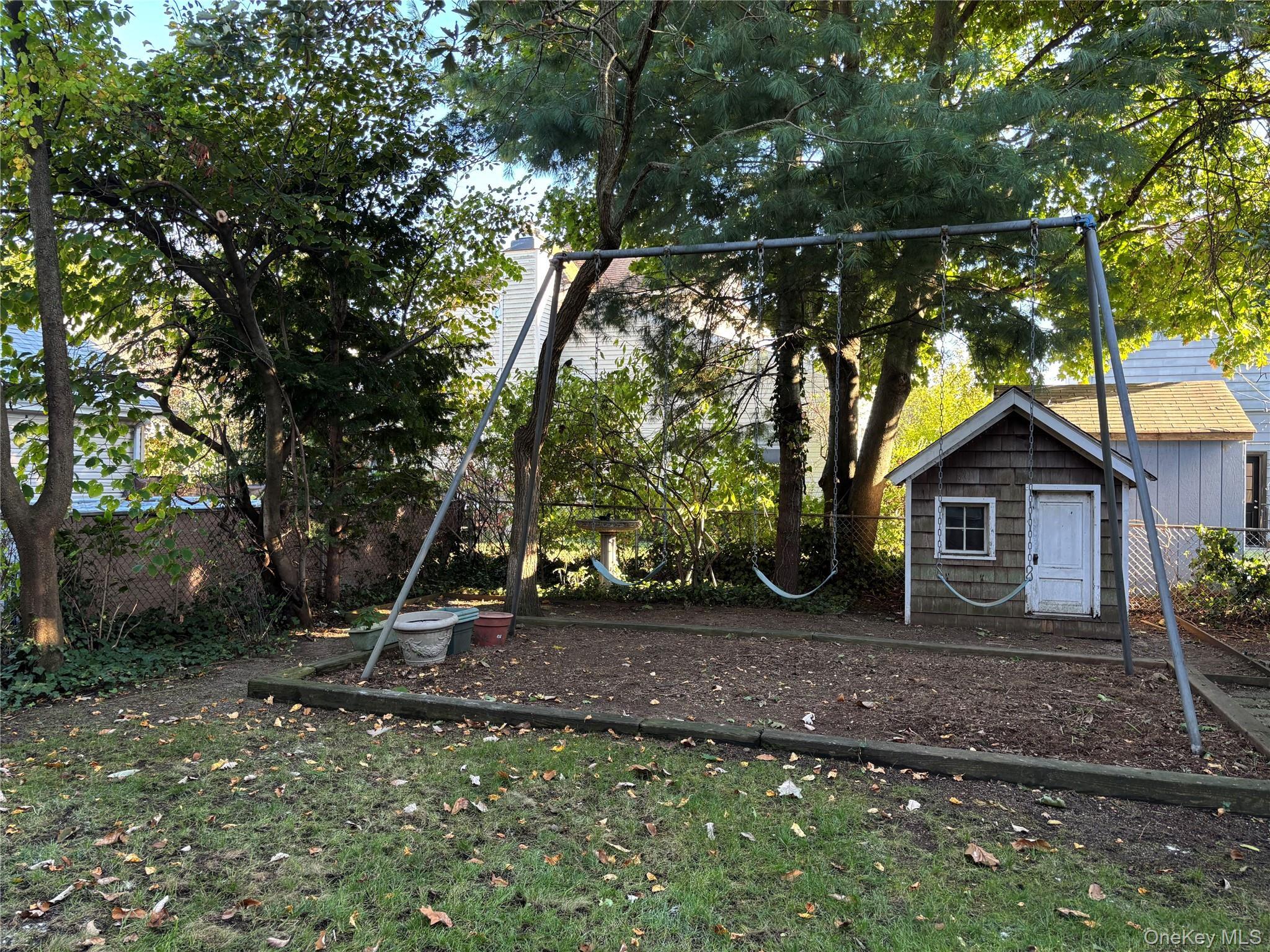 Single Family Walnut  Nassau County, NY 11563, MLS-884324-27