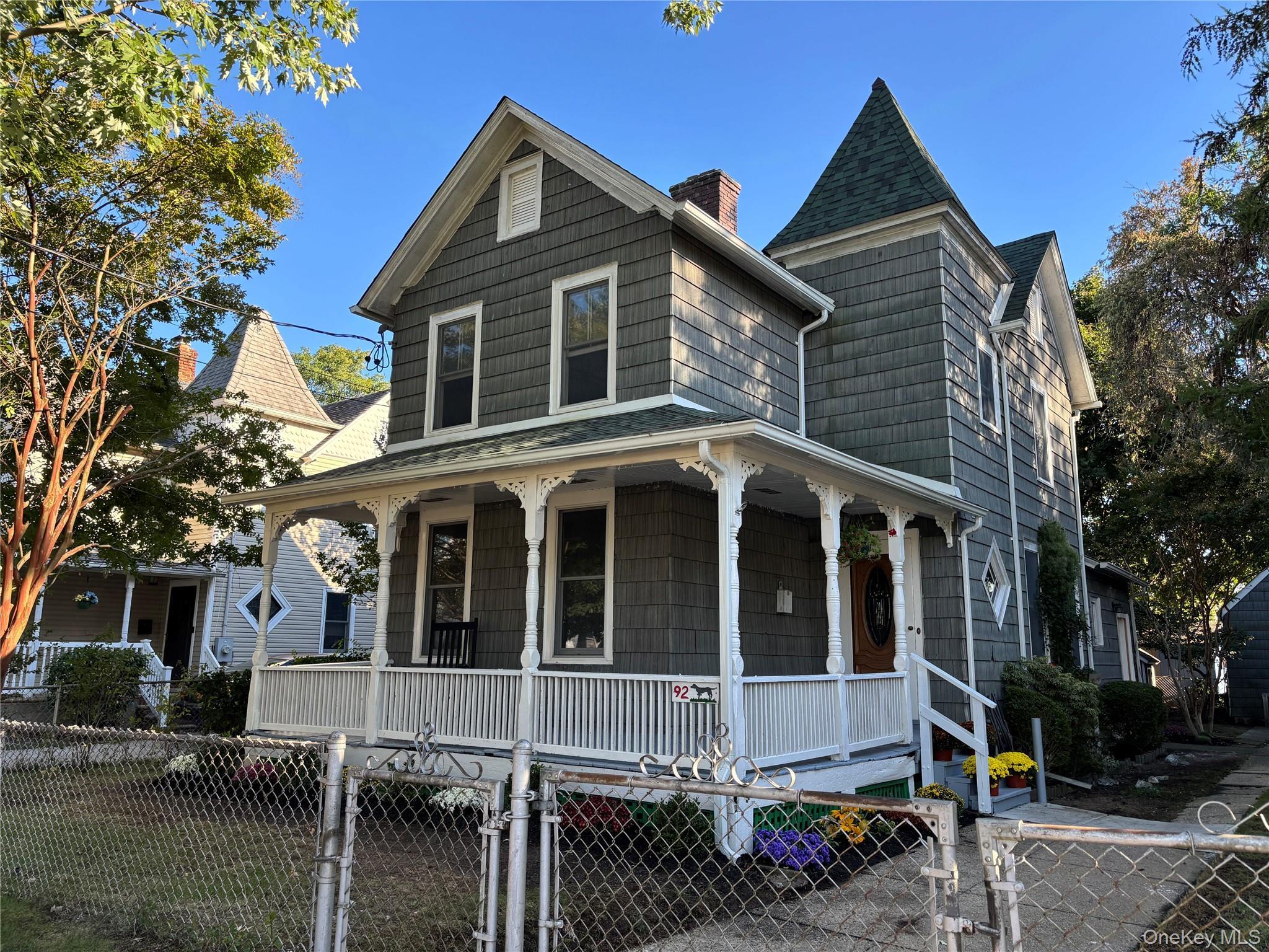 Single Family Walnut  Nassau County, NY 11563, MLS-884324-29