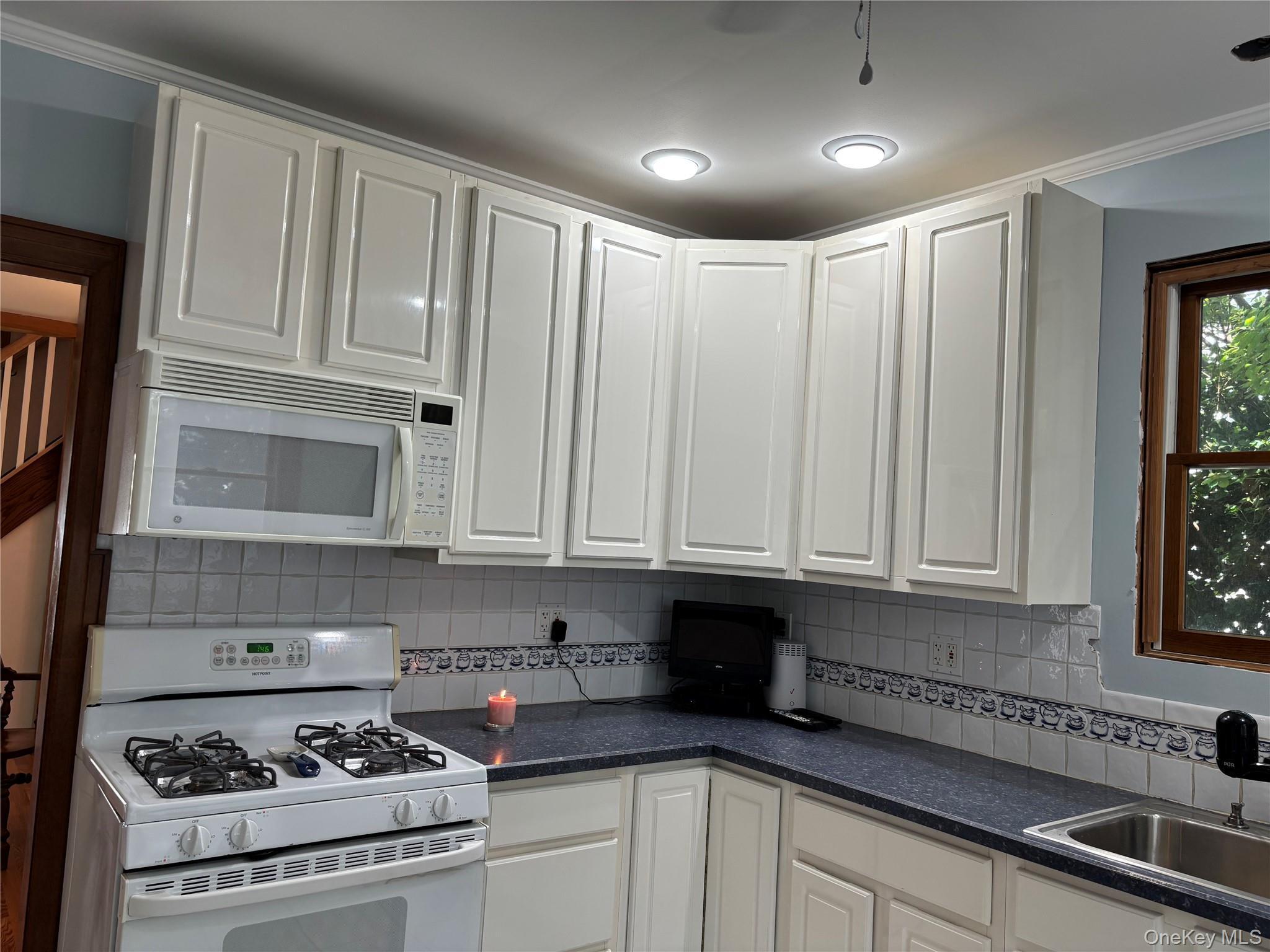 Single Family Walnut  Nassau County, NY 11563, MLS-884324-9