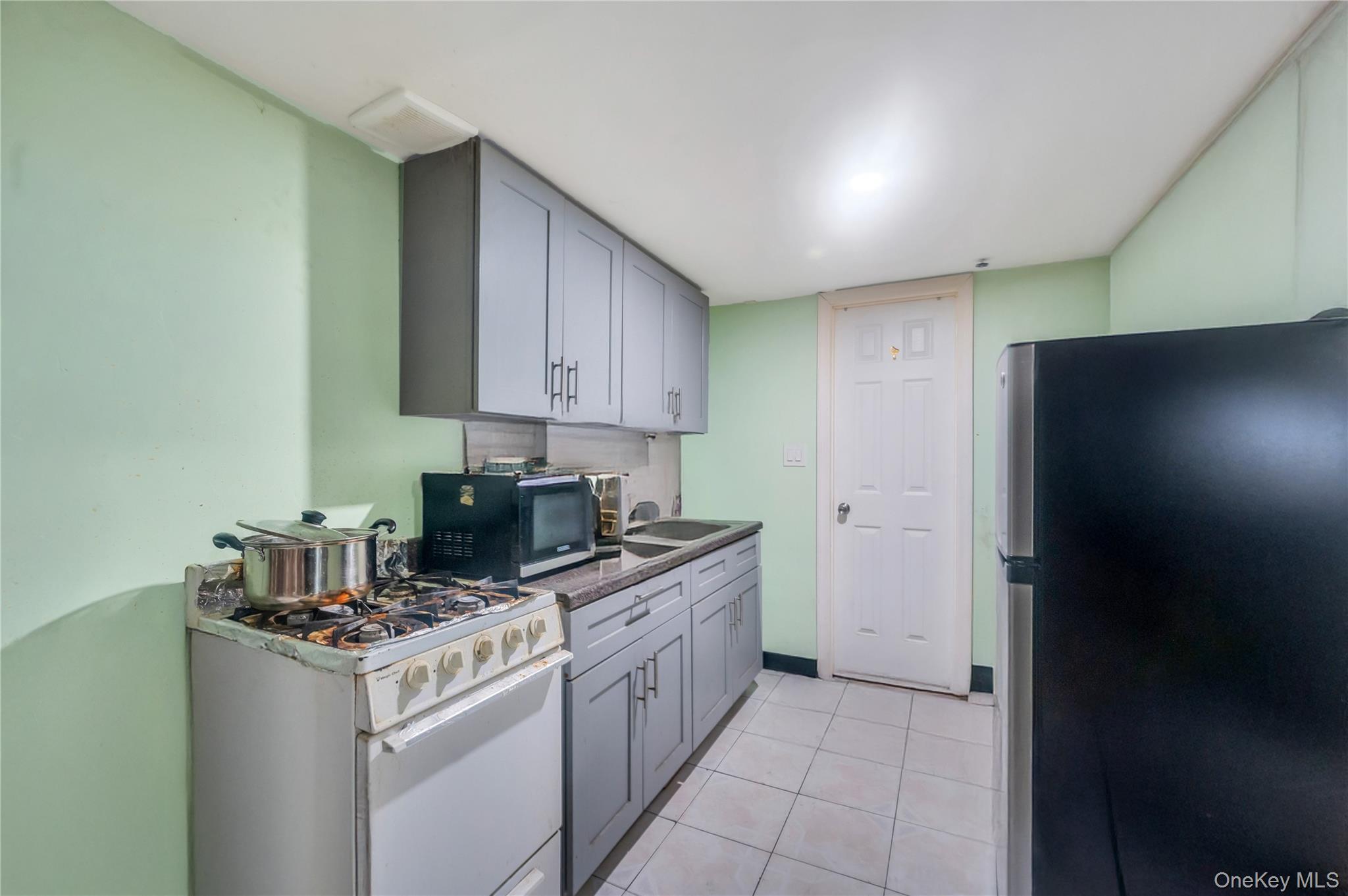 Single Family Pine  Brooklyn, NY 11208, MLS-884365-31