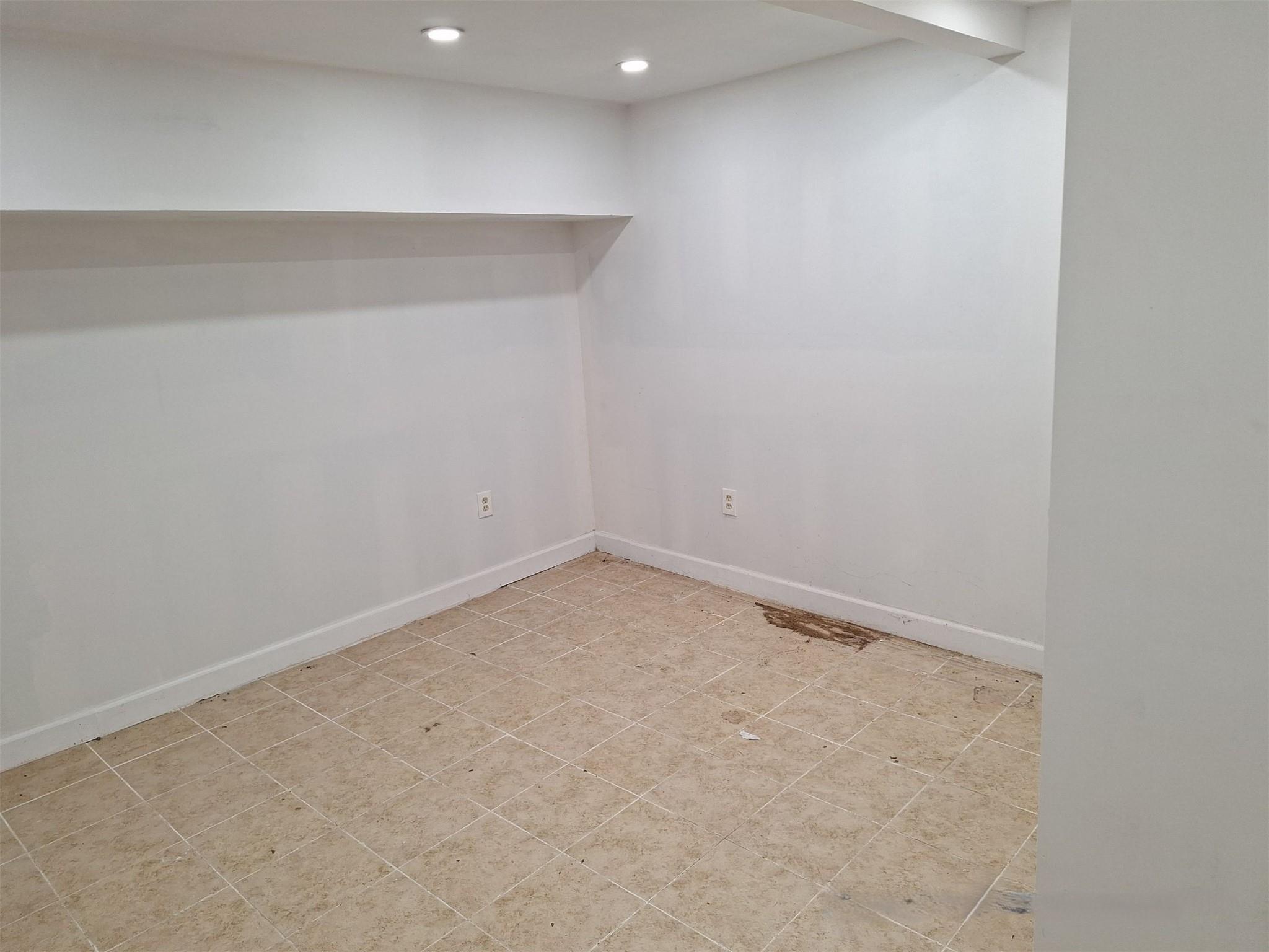 Single Family Laurel  Staten Island, NY 10304, MLS-884415-15