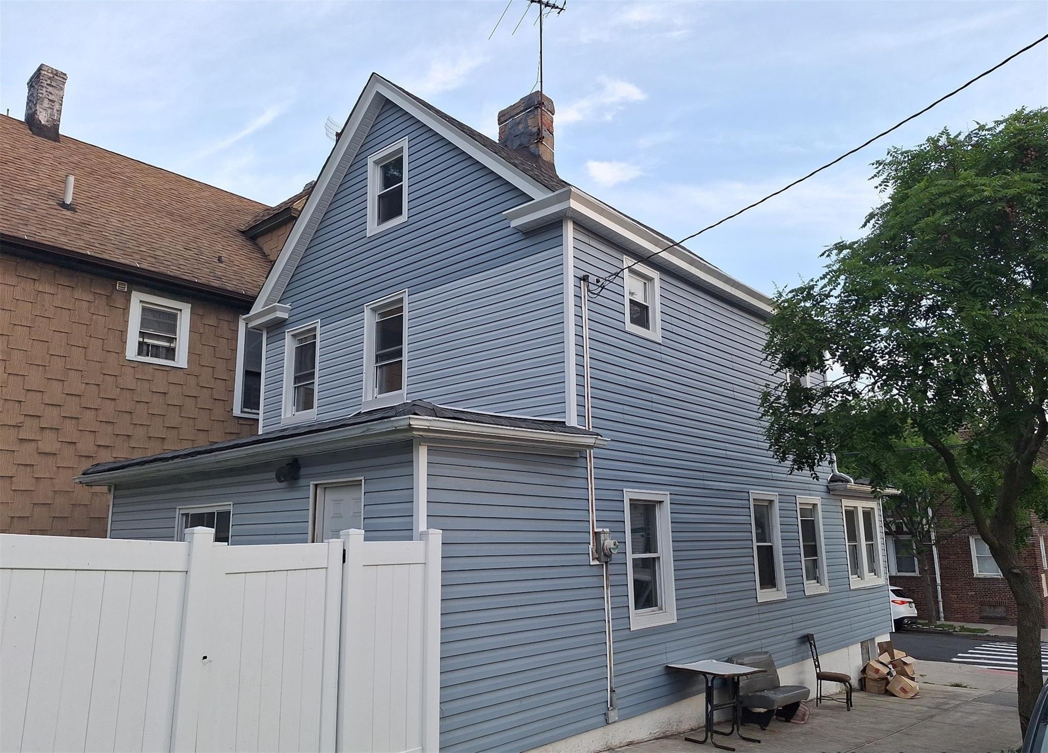 Single Family Laurel  Staten Island, NY 10304, MLS-884415-16
