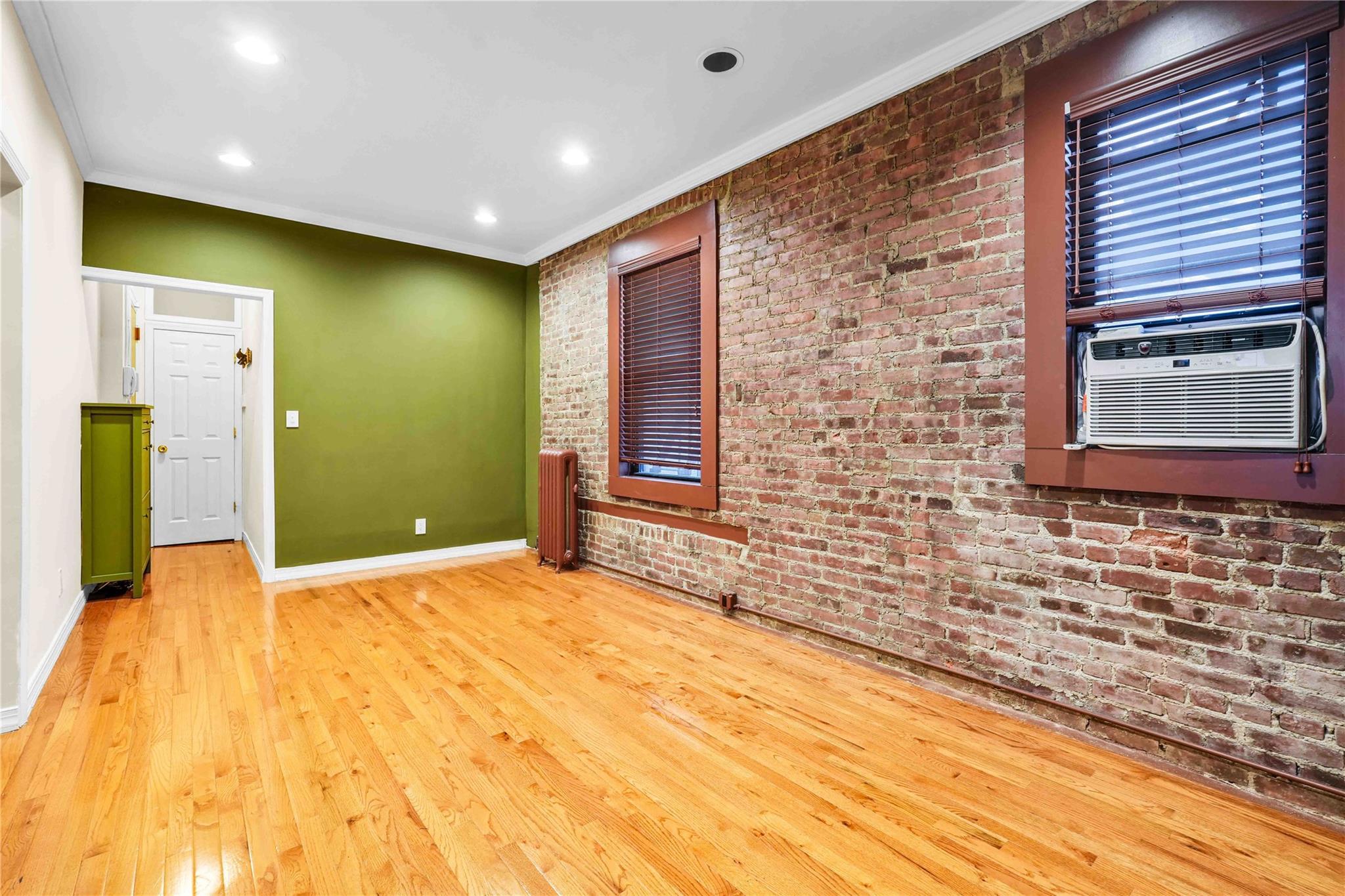 Coop 35  Queens, NY 11105, MLS-884432-3
