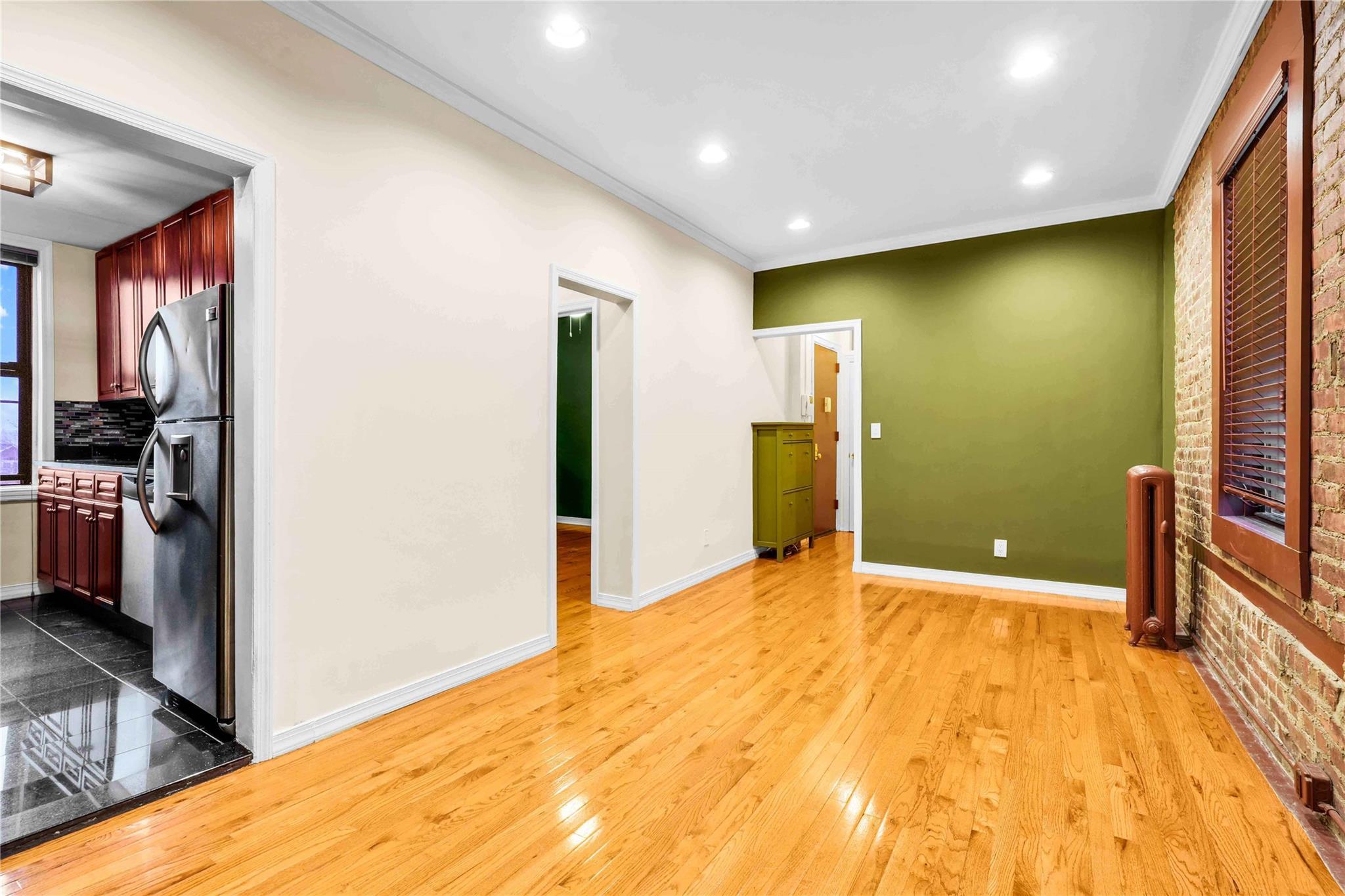 Coop 35  Queens, NY 11105, MLS-884432-4
