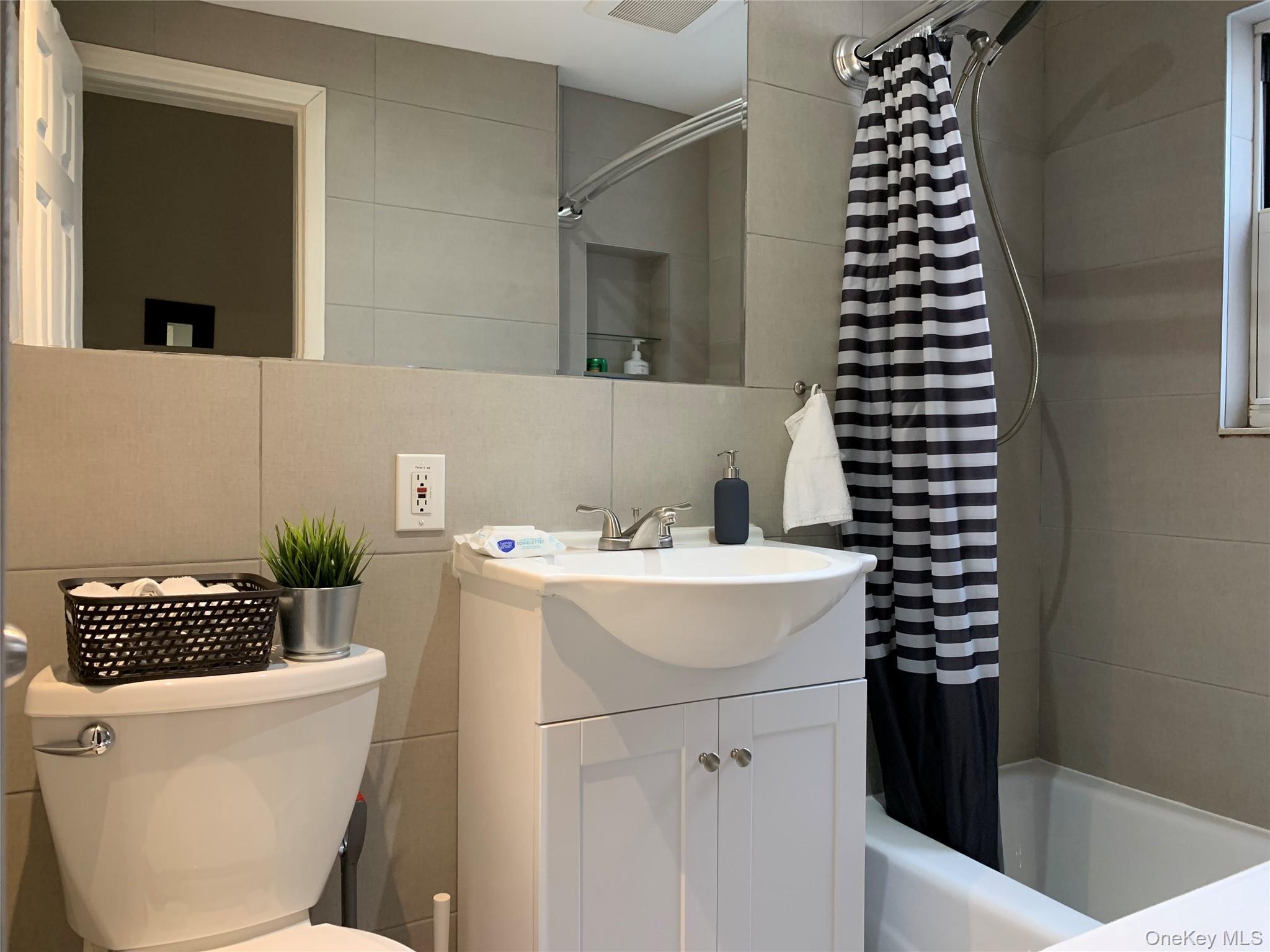 Single Family 24 Queens, NY 11101, MLS-884437-14