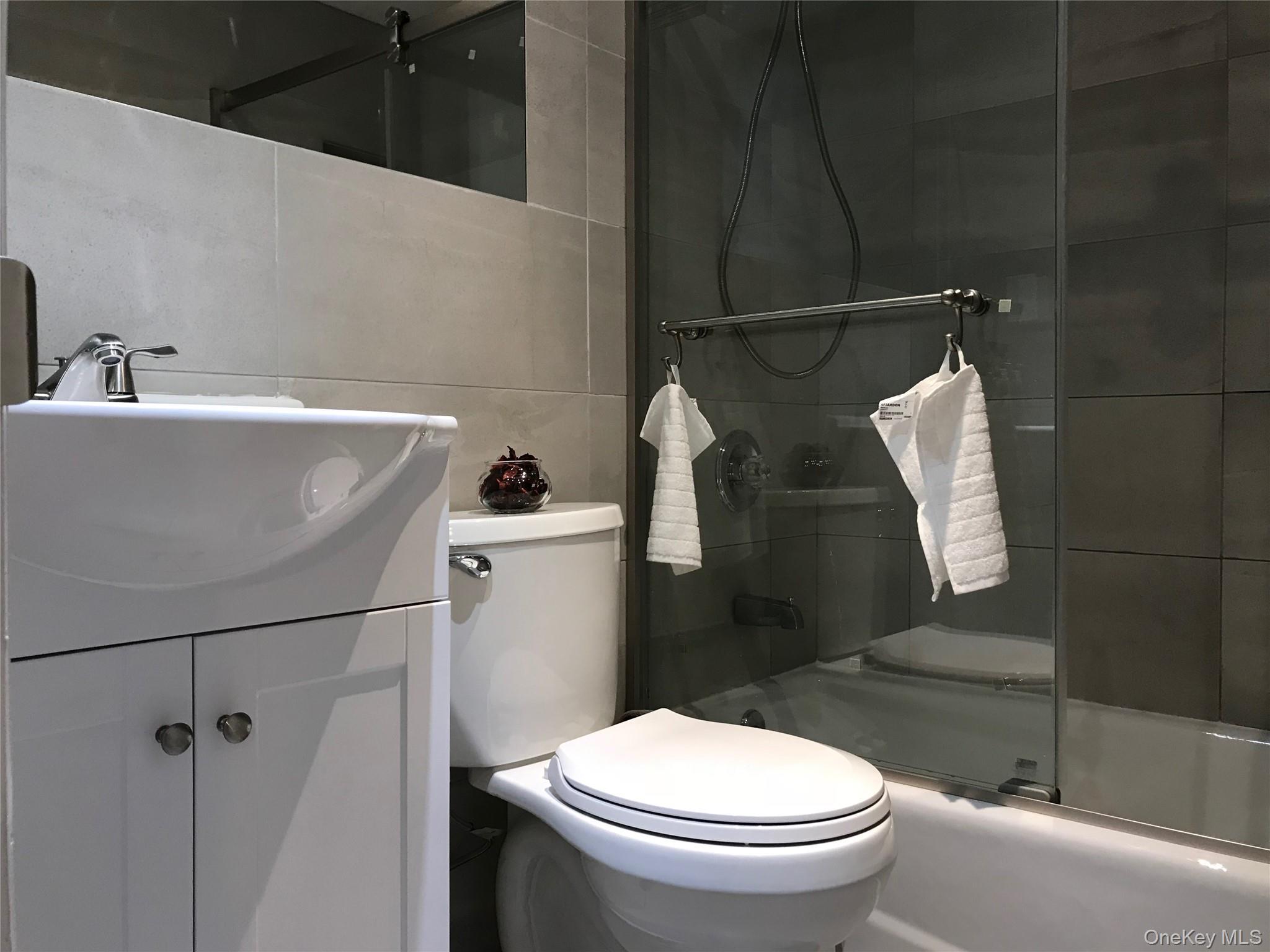 Single Family 24 Queens, NY 11101, MLS-884437-25