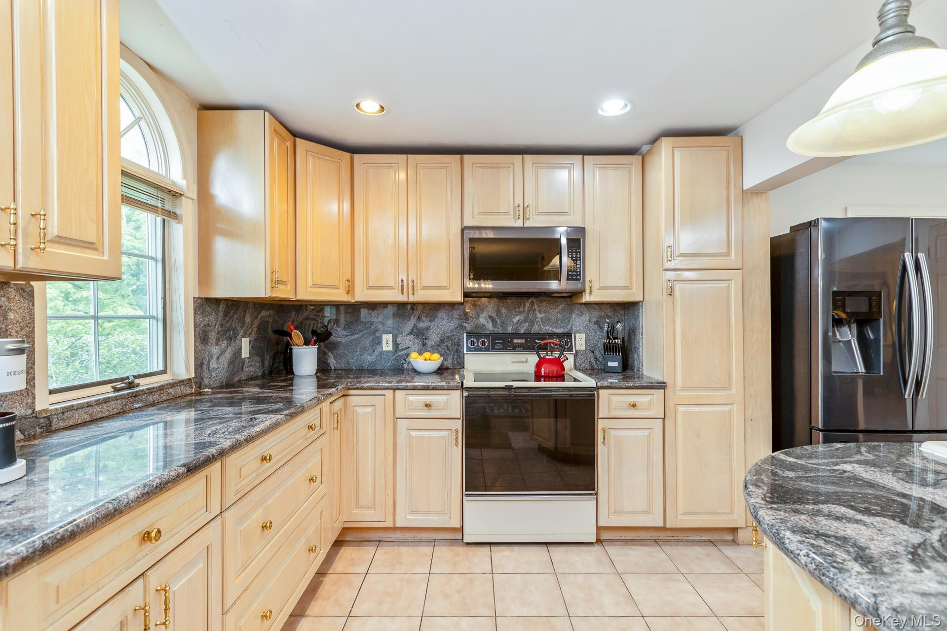 Single Family Garfield Suffolk County, NY 11767, MLS-884569-11