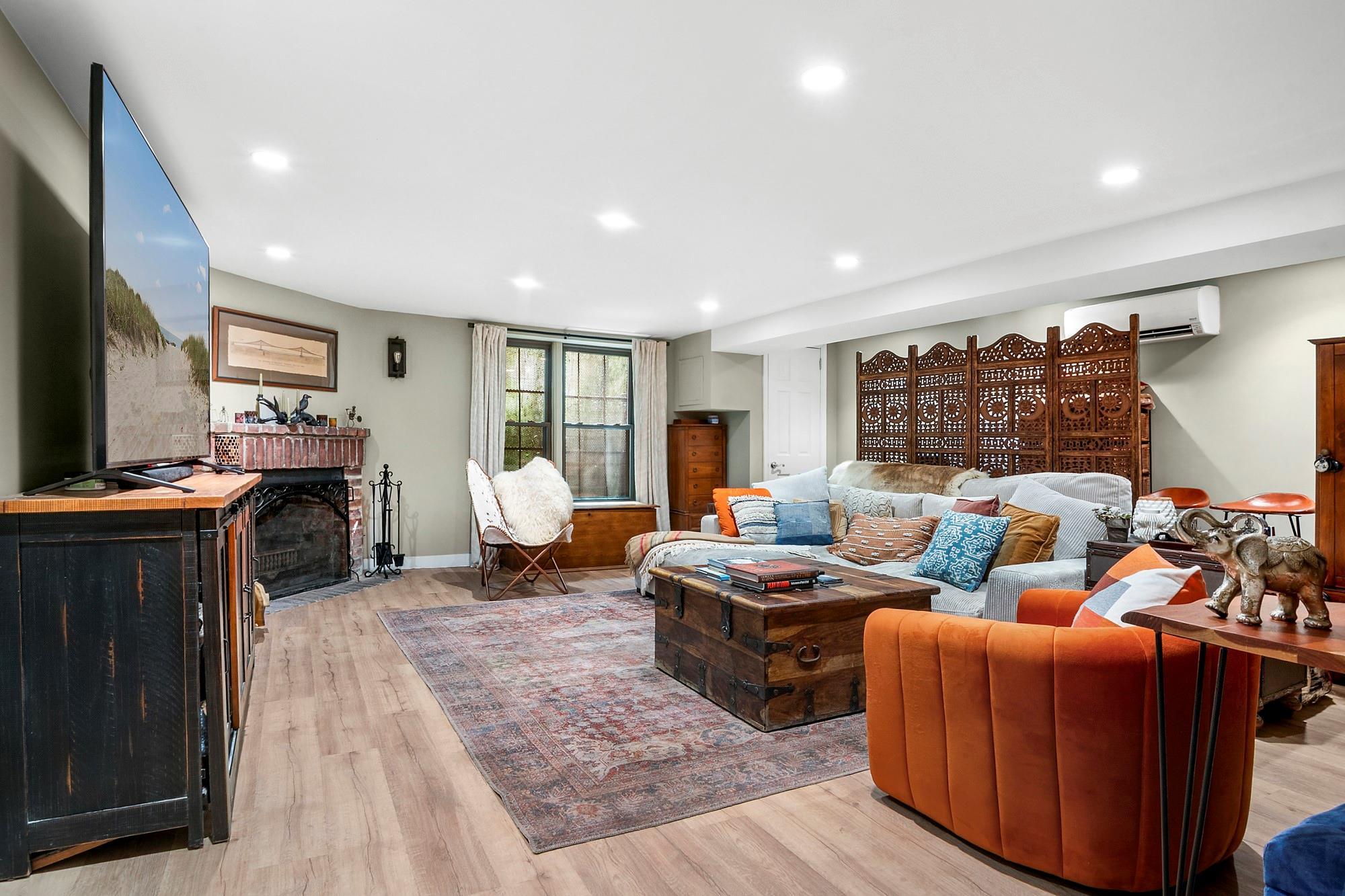 Single Family 68th Avenue  Queens, NY 11375, MLS-884577-25