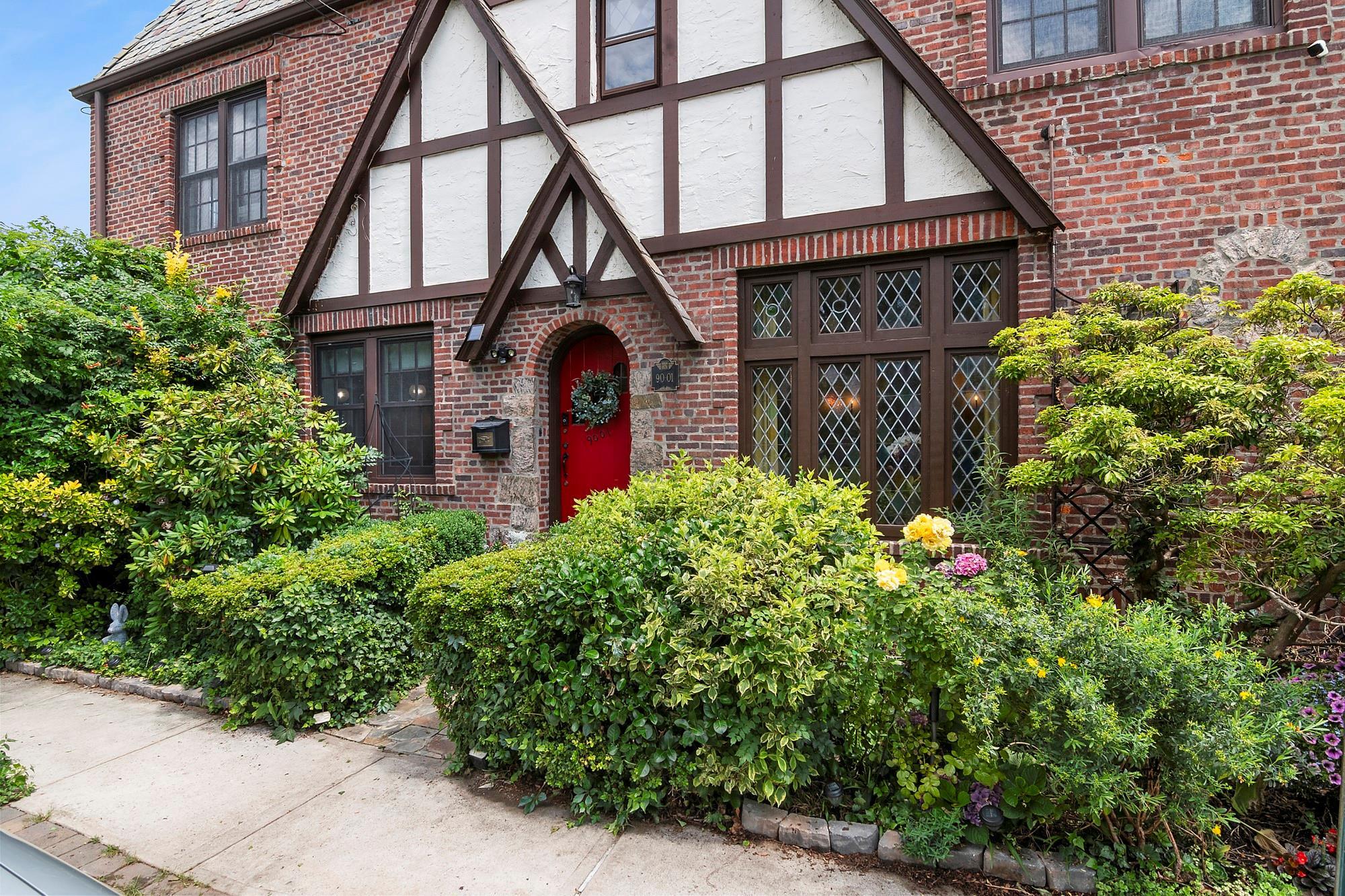 Single Family 68th Avenue  Queens, NY 11375, MLS-884577-28