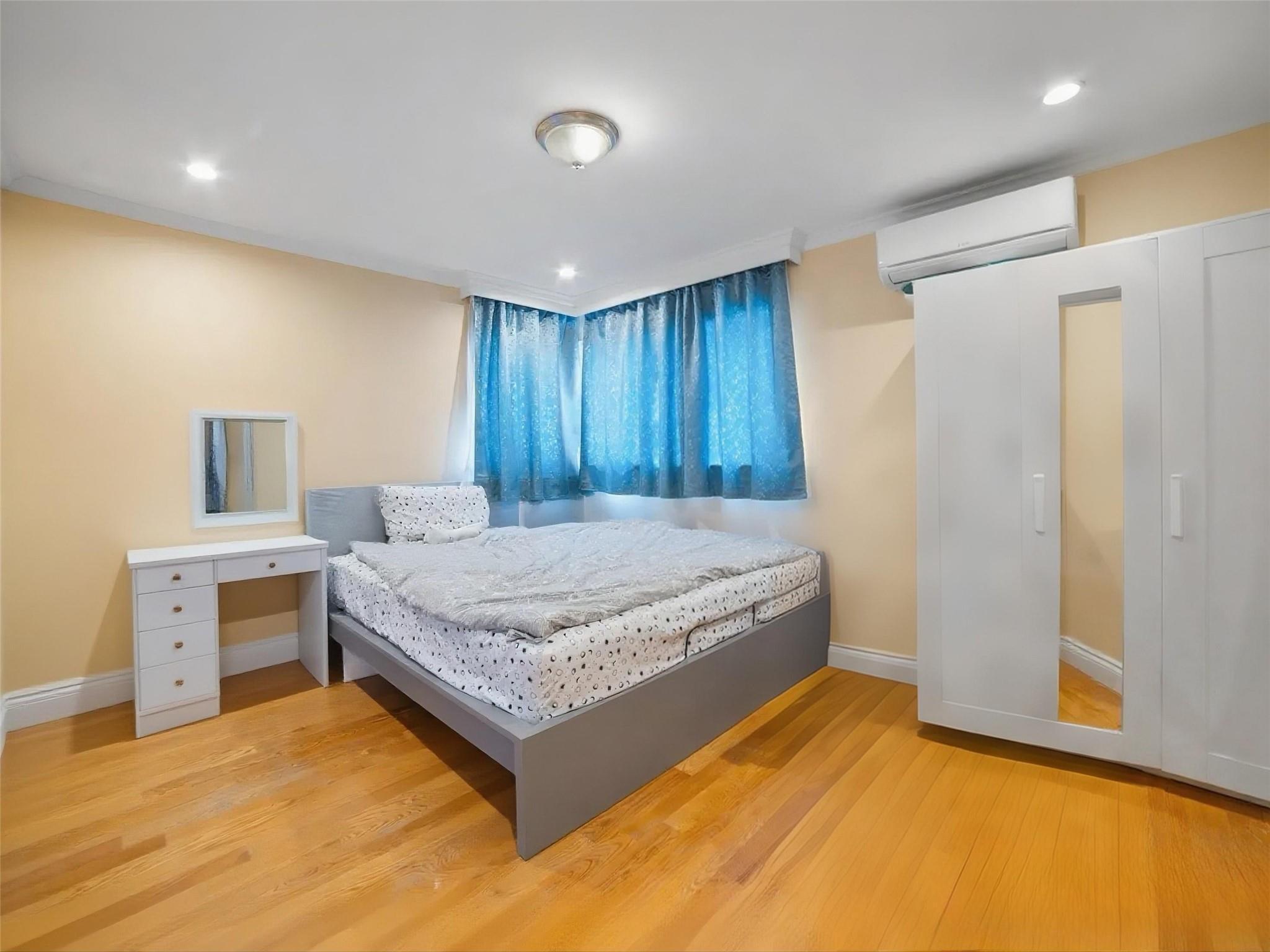 Single Family 123  Queens, NY 11356, MLS-884615-6