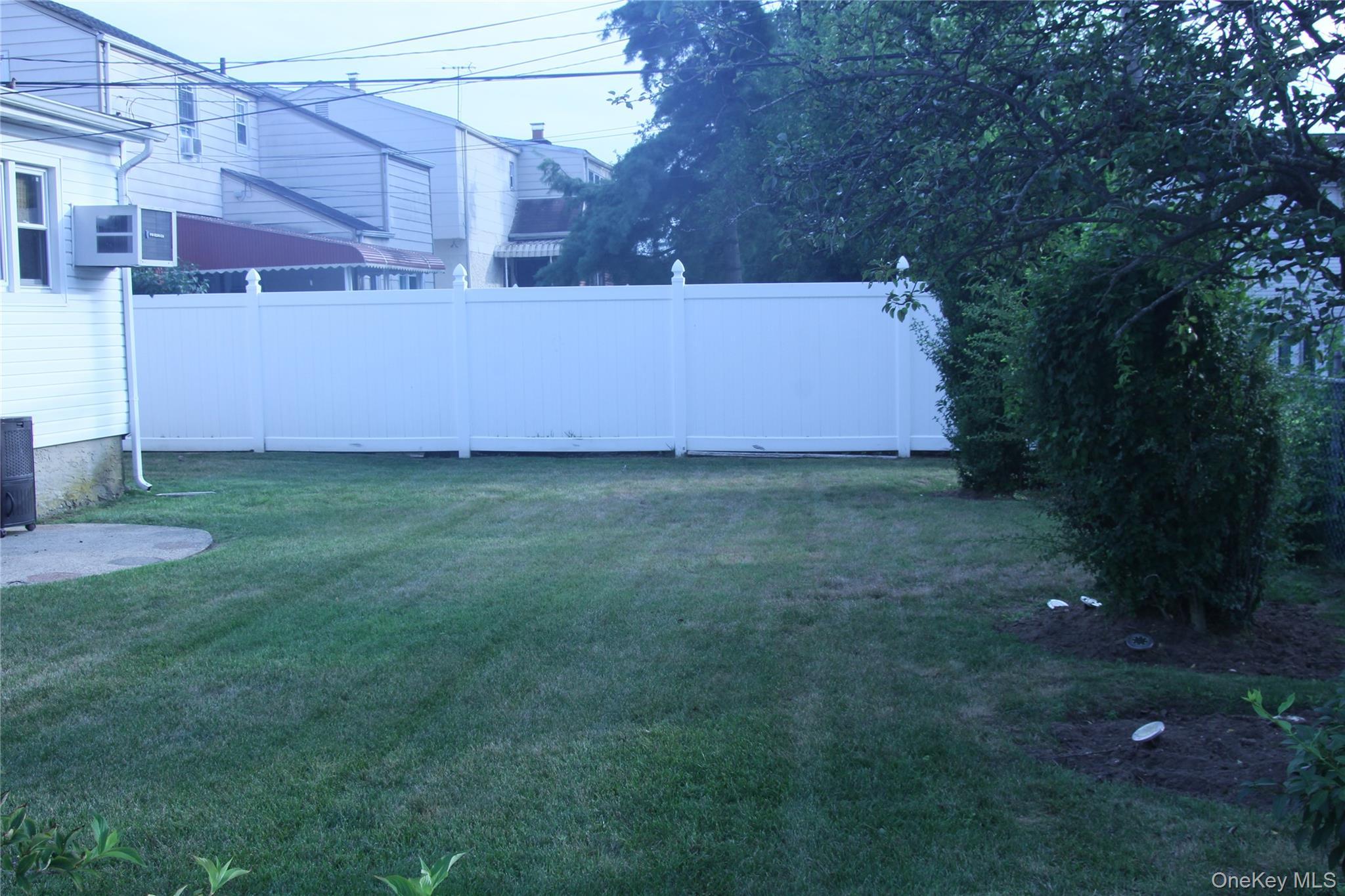 Single Family Garnet Nassau County, NY 11003, MLS-884634-10