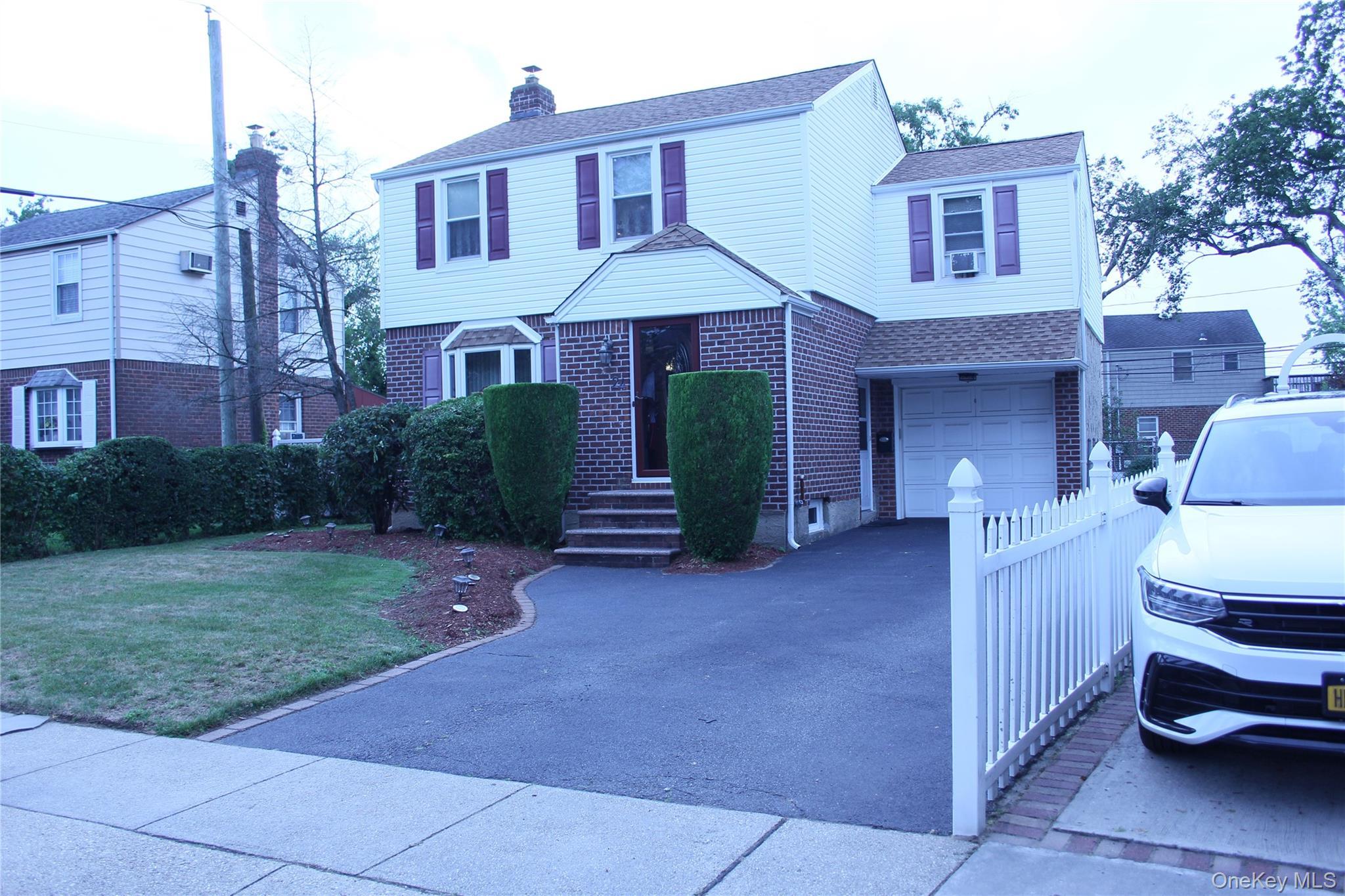 Single Family Garnet Nassau County, NY 11003, MLS-884634-2
