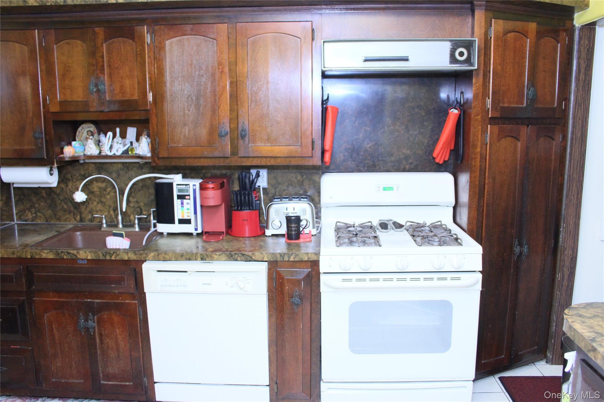 Single Family Garnet Nassau County, NY 11003, MLS-884634-27