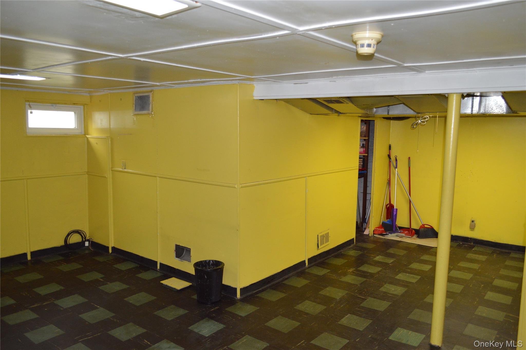 Single Family Garnet  Nassau County, NY 11003, MLS-884634-46