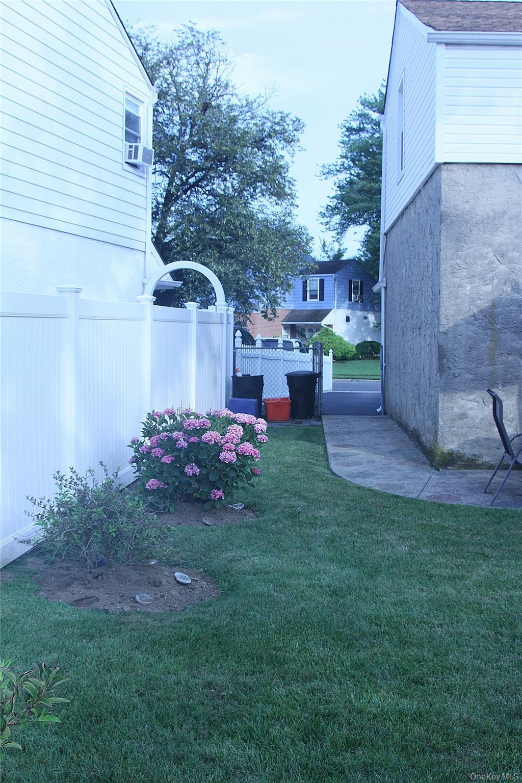 Single Family Garnet Nassau County, NY 11003, MLS-884634-5