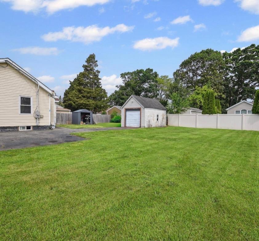 Single Family Inca  Suffolk County, NY 11706, MLS-884661-12