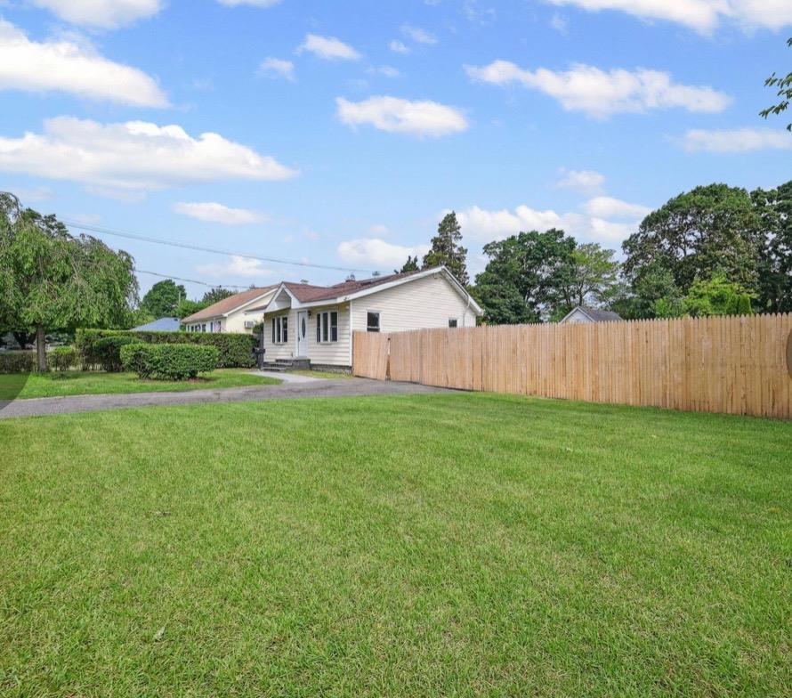 Single Family Inca  Suffolk County, NY 11706, MLS-884661-15