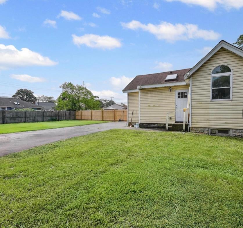 Single Family Inca  Suffolk County, NY 11706, MLS-884661-16