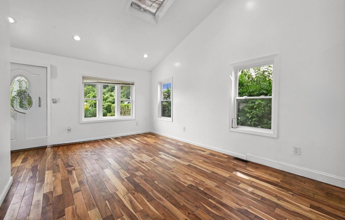 Single Family Inca  Suffolk County, NY 11706, MLS-884661-3