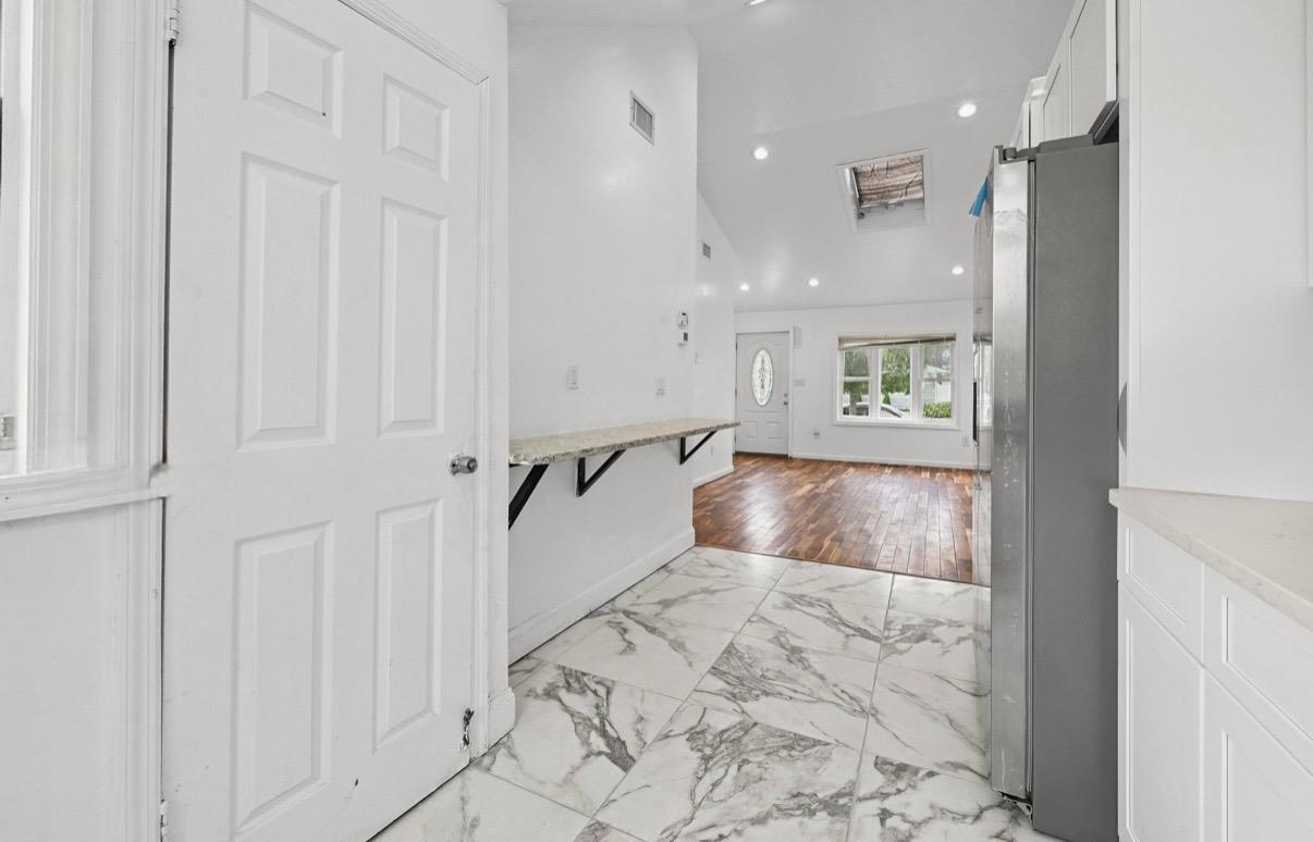 Single Family Inca  Suffolk County, NY 11706, MLS-884661-5