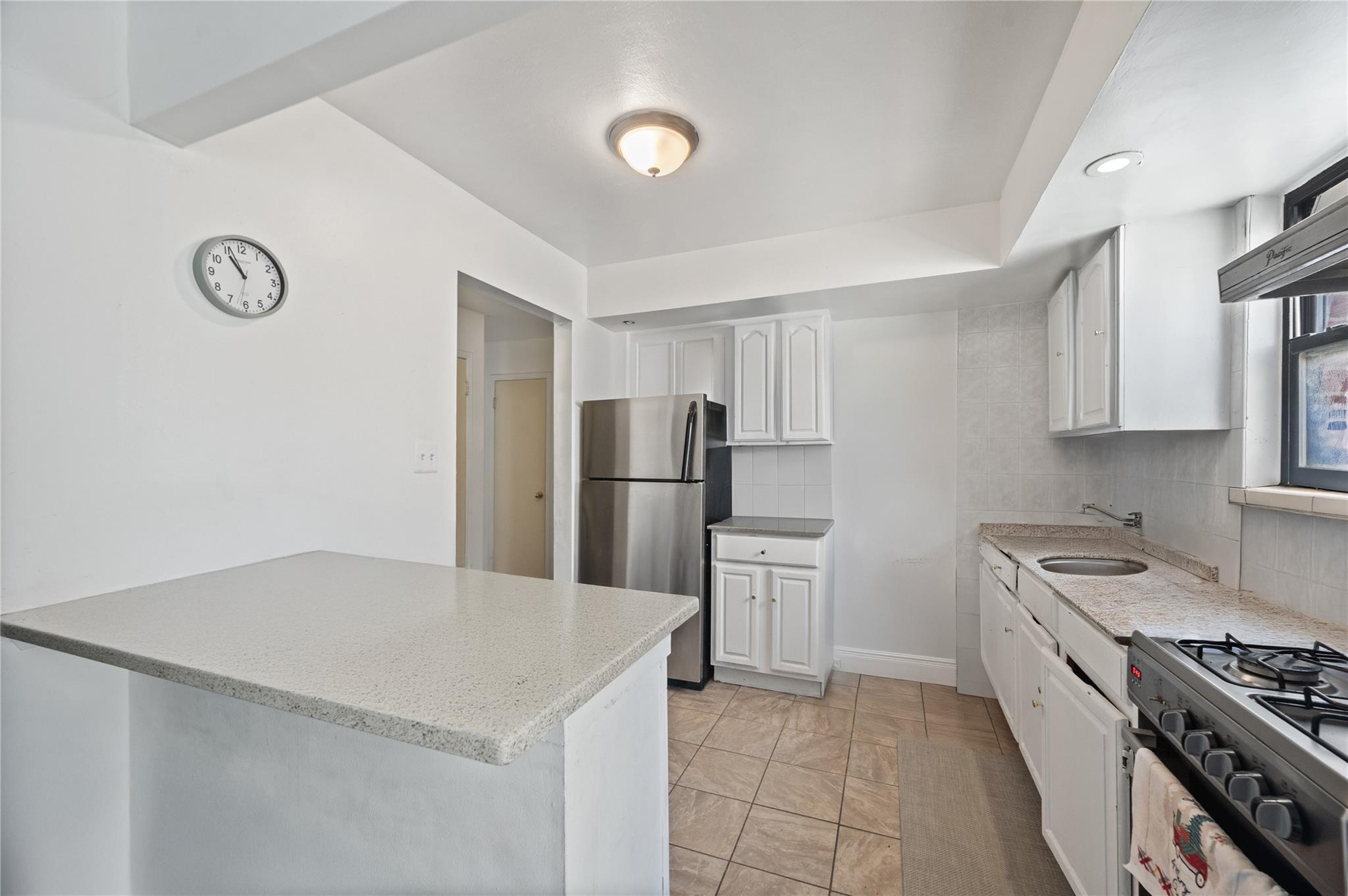 Single Family Smedley  Queens, NY 11435, MLS-884739-8