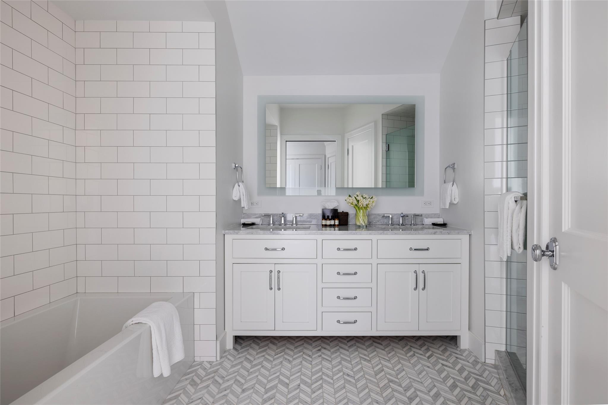 Condo Old Boathouse  Suffolk County, NY 11946, MLS-884858-16