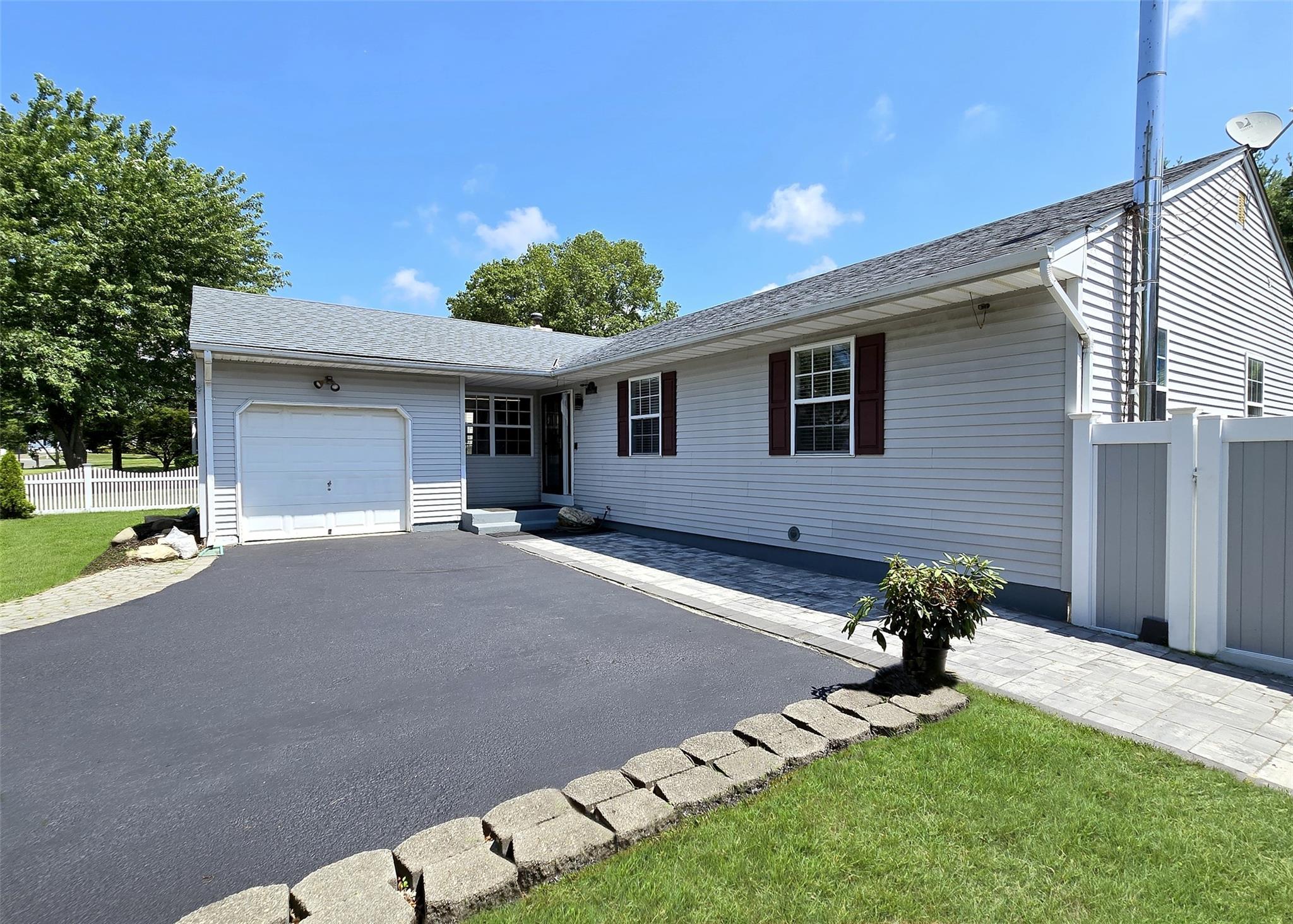 Single Family Sunset  Suffolk County, NY 11713, MLS-884967-2