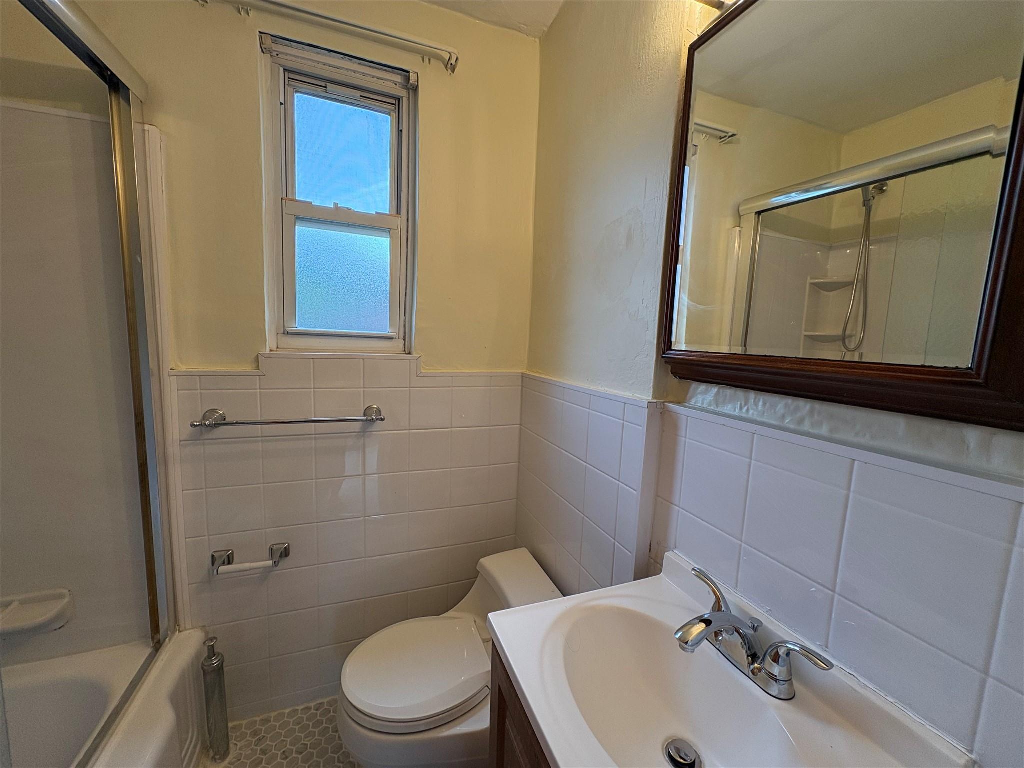 Coop 75  Queens, NY 11004, MLS-884983-8