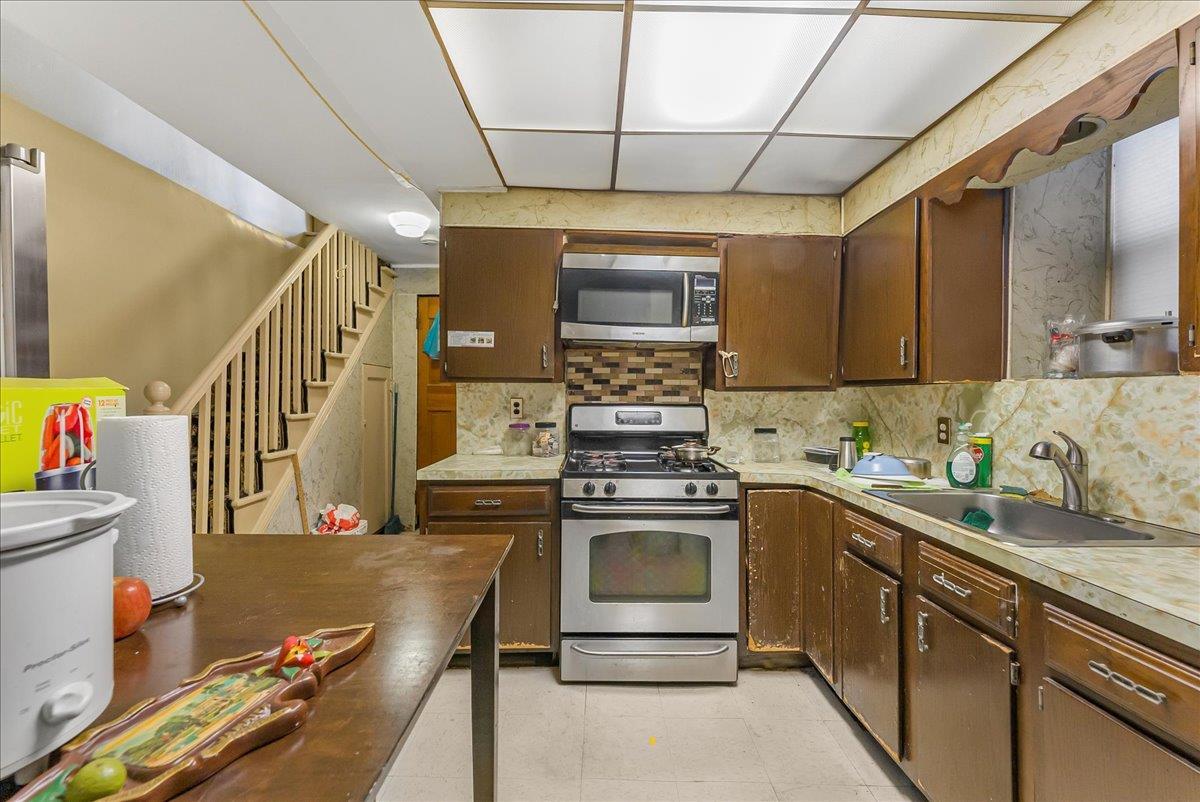 Single Family Wickham  Bronx, NY 10466, MLS-885009-10