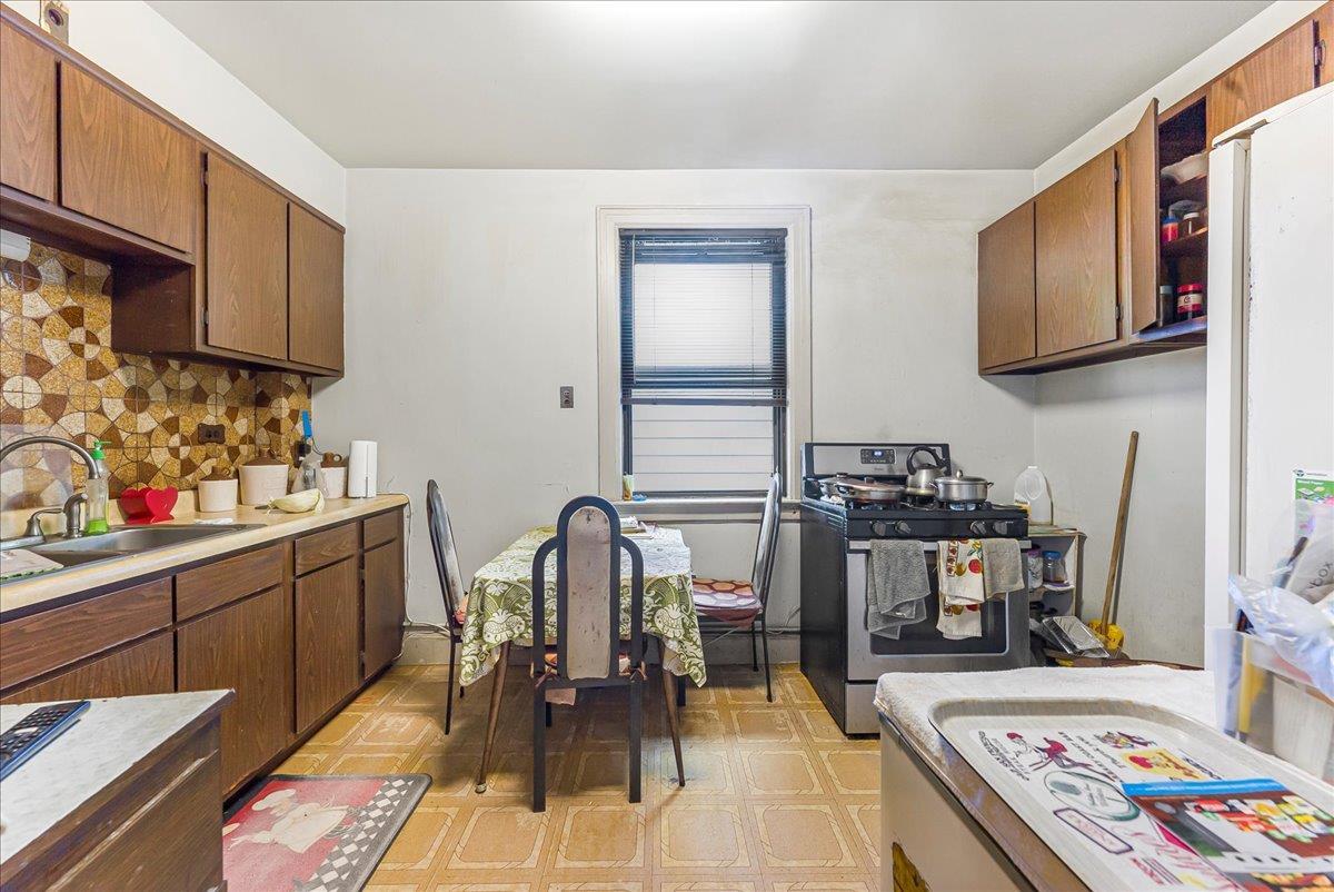 Single Family Wickham  Bronx, NY 10466, MLS-885009-16