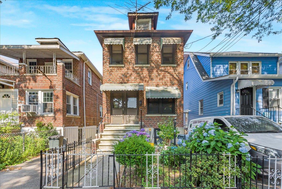 Single Family Wickham  Bronx, NY 10466, MLS-885009-24