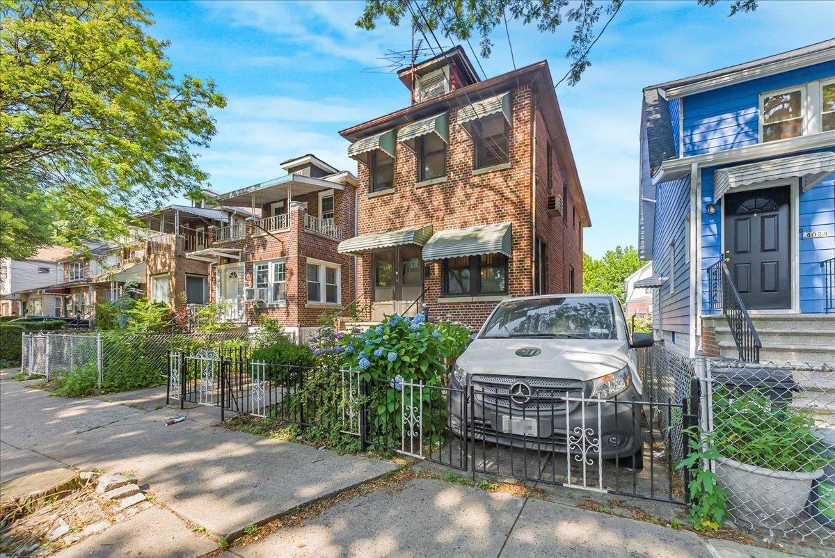 Single Family Wickham  Bronx, NY 10466, MLS-885009-25