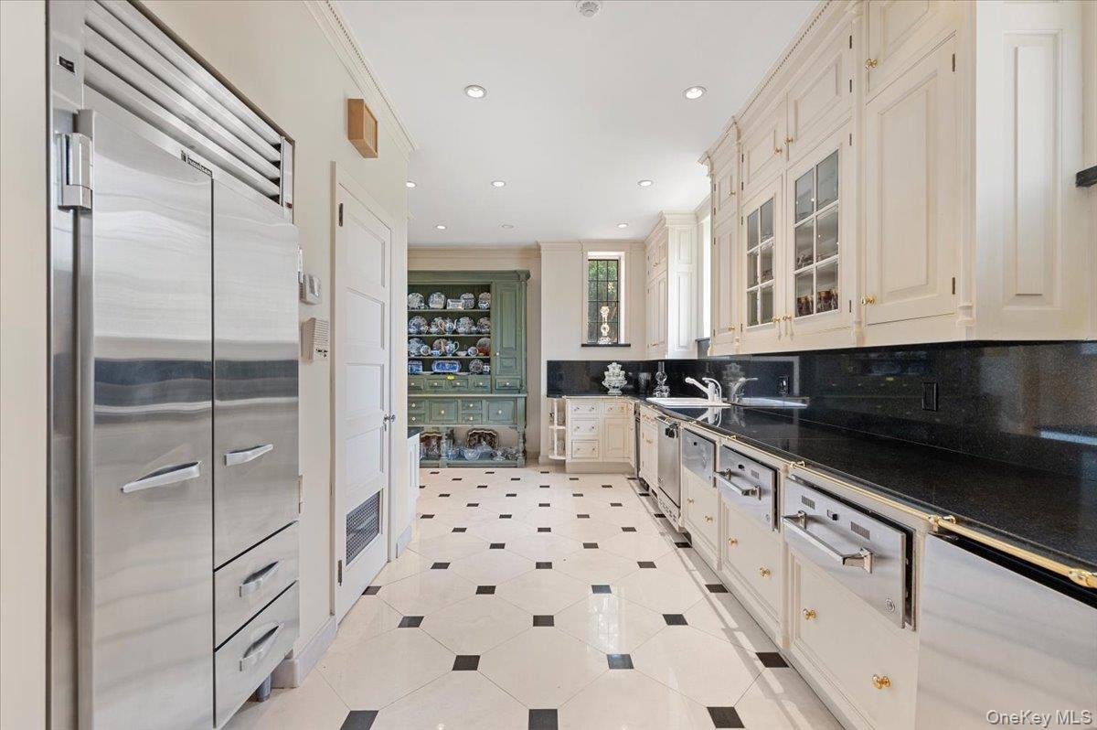 Single Family Horseshoe Nassau County, NY 11765, MLS-885062-27