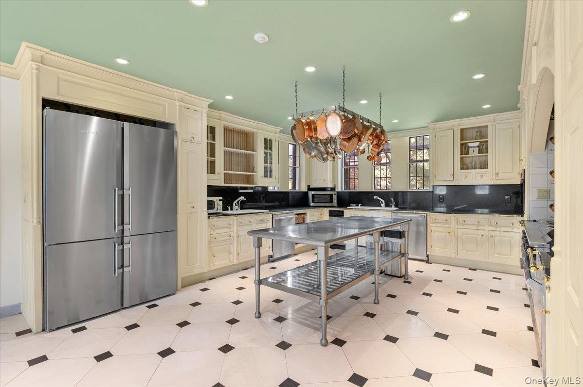 Single Family Horseshoe Nassau County, NY 11765, MLS-885062-29