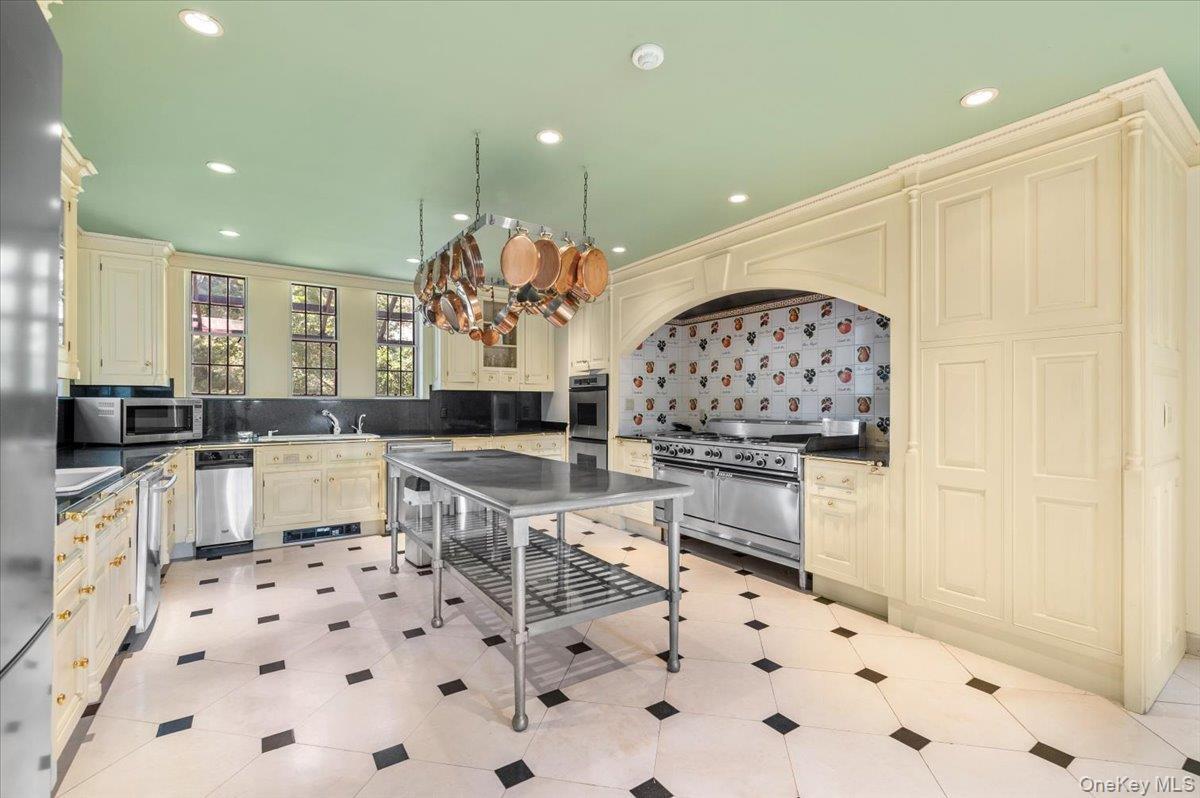 Single Family Horseshoe Nassau County, NY 11765, MLS-885062-30