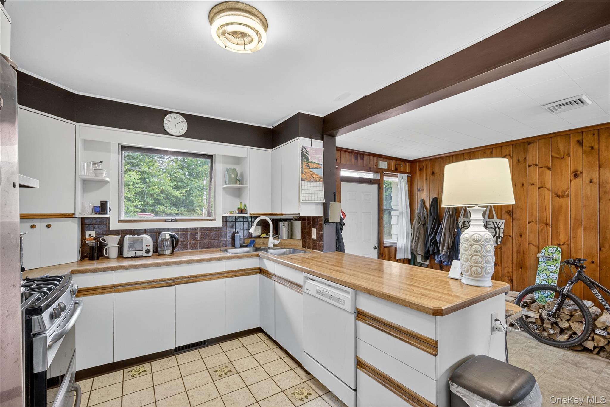 Single Family Broadway Dutchess County, NY 12571, MLS-885139-22