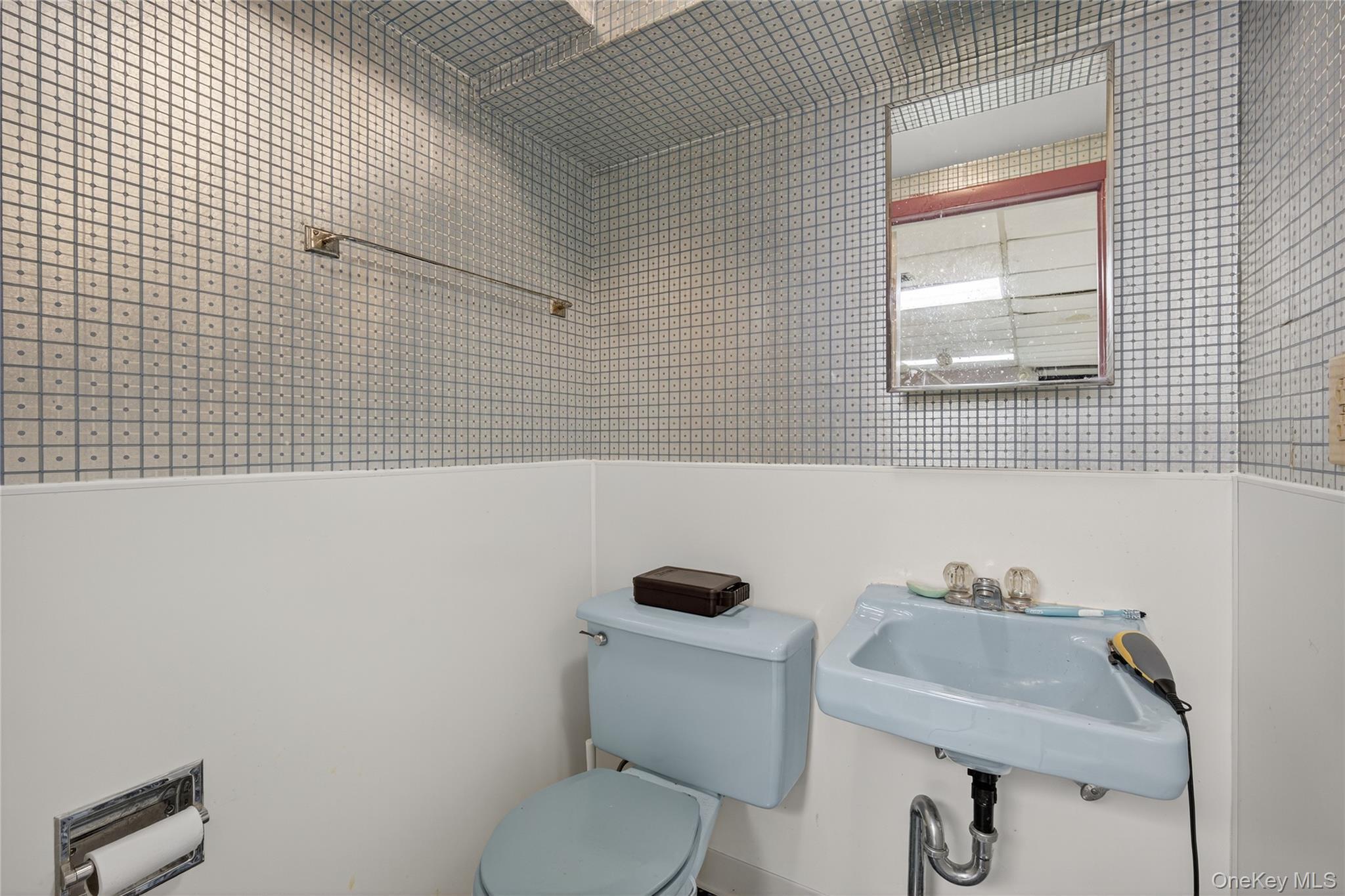 Single Family Broadway Dutchess County, NY 12571, MLS-885139-40